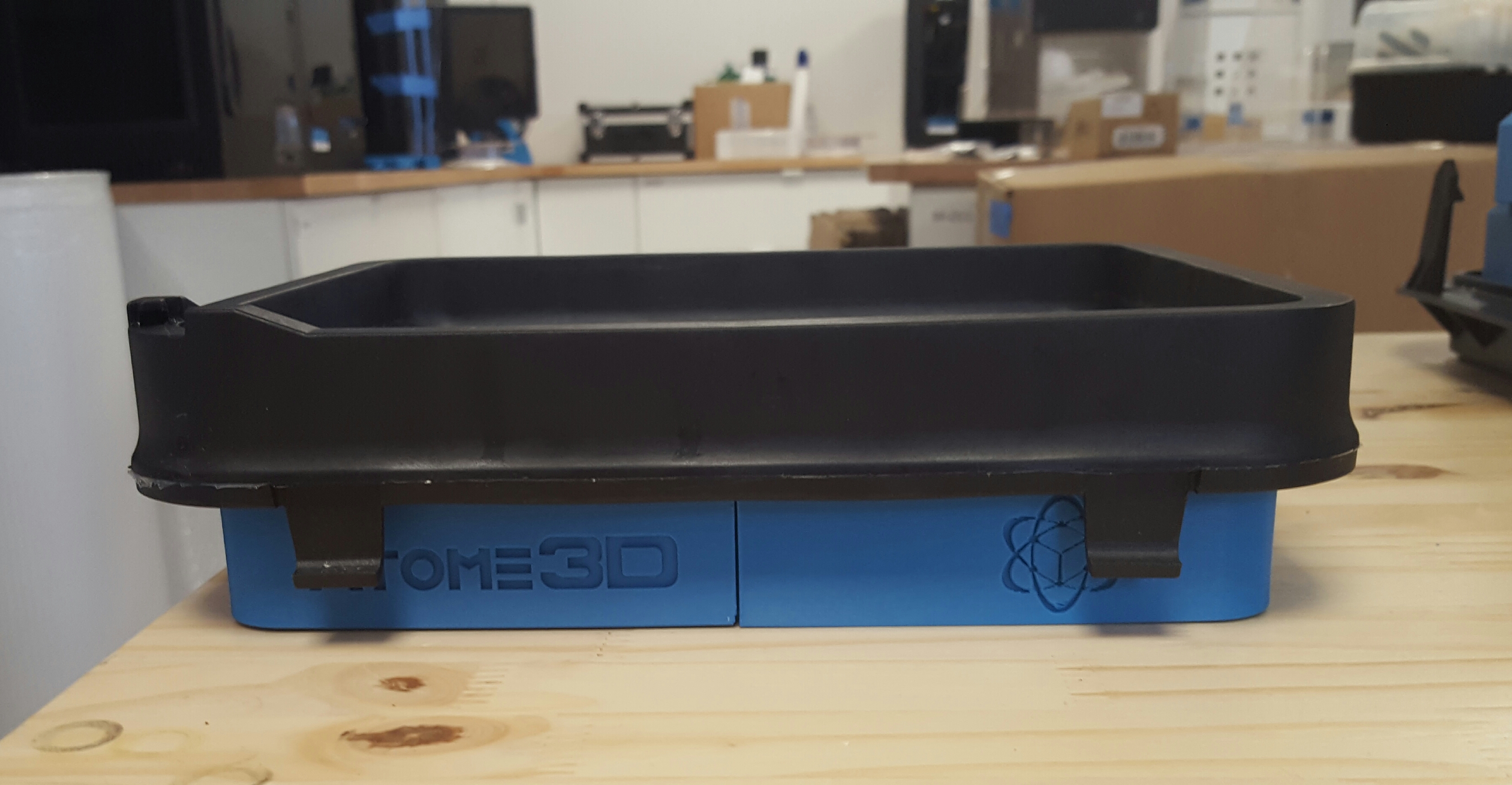 Uniz3D Tank Holder by Atome3D.com