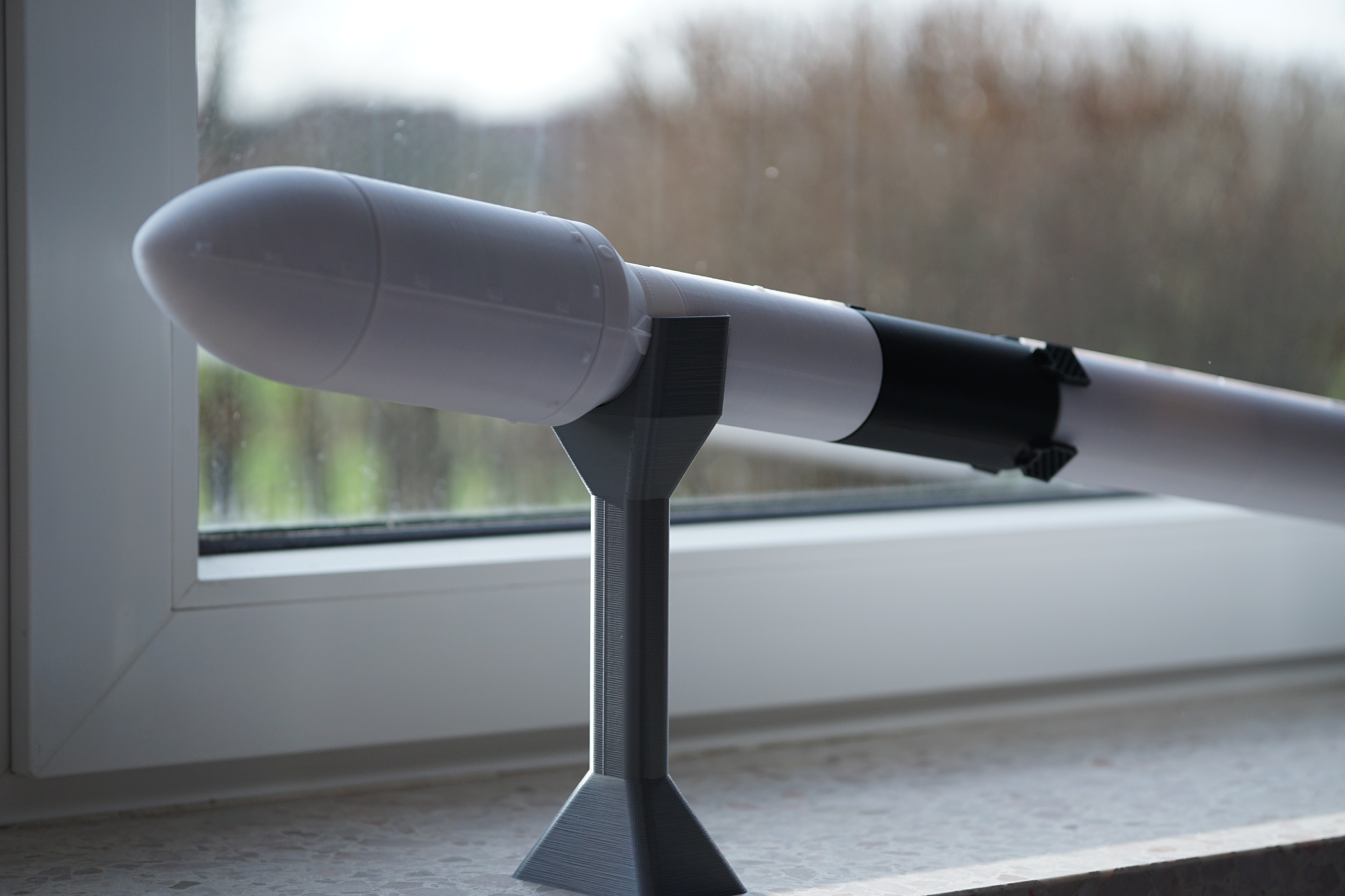 Falcon 9 horizontal stand