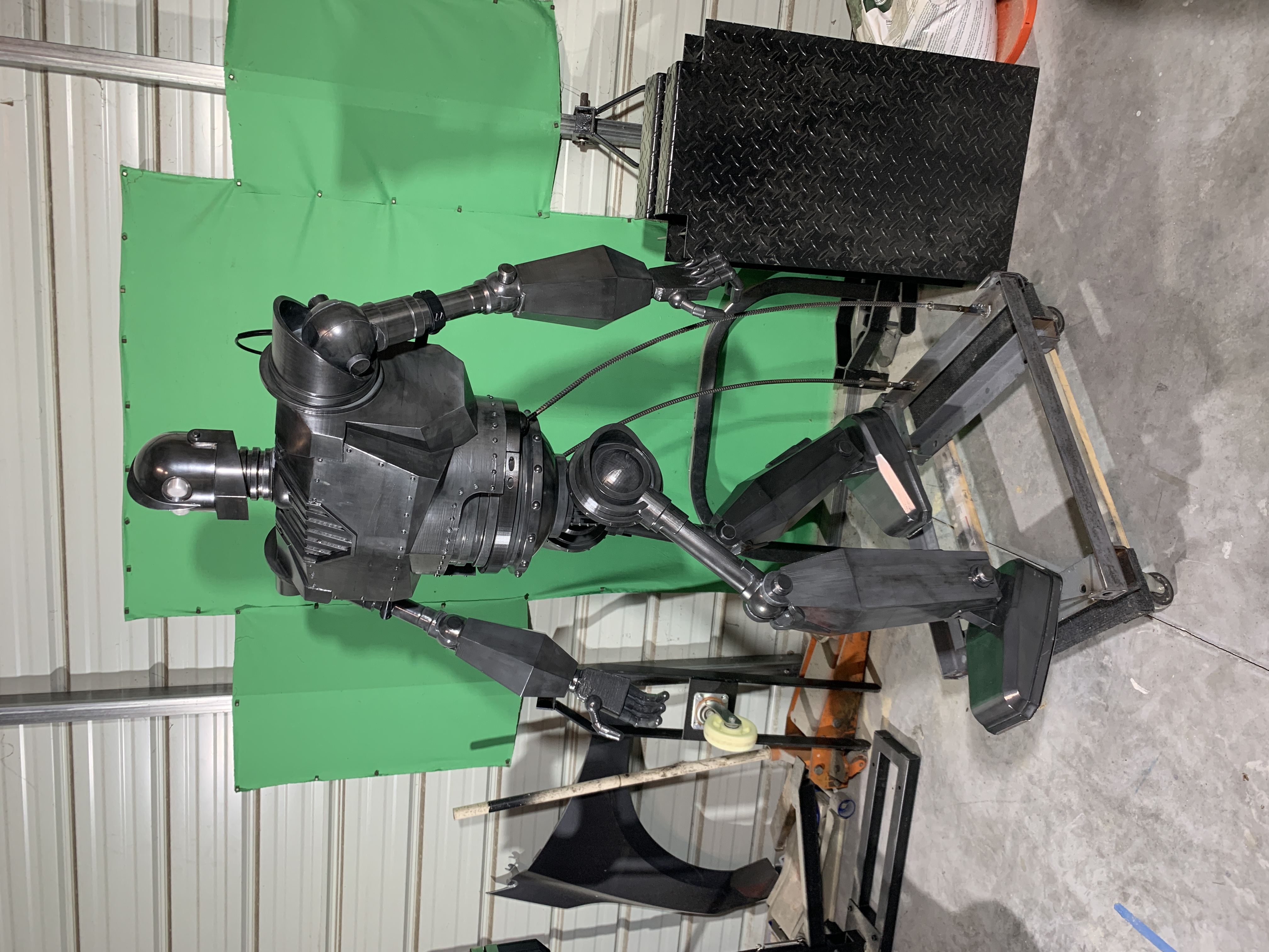 Iron Giant 5-foot With Beskar finish