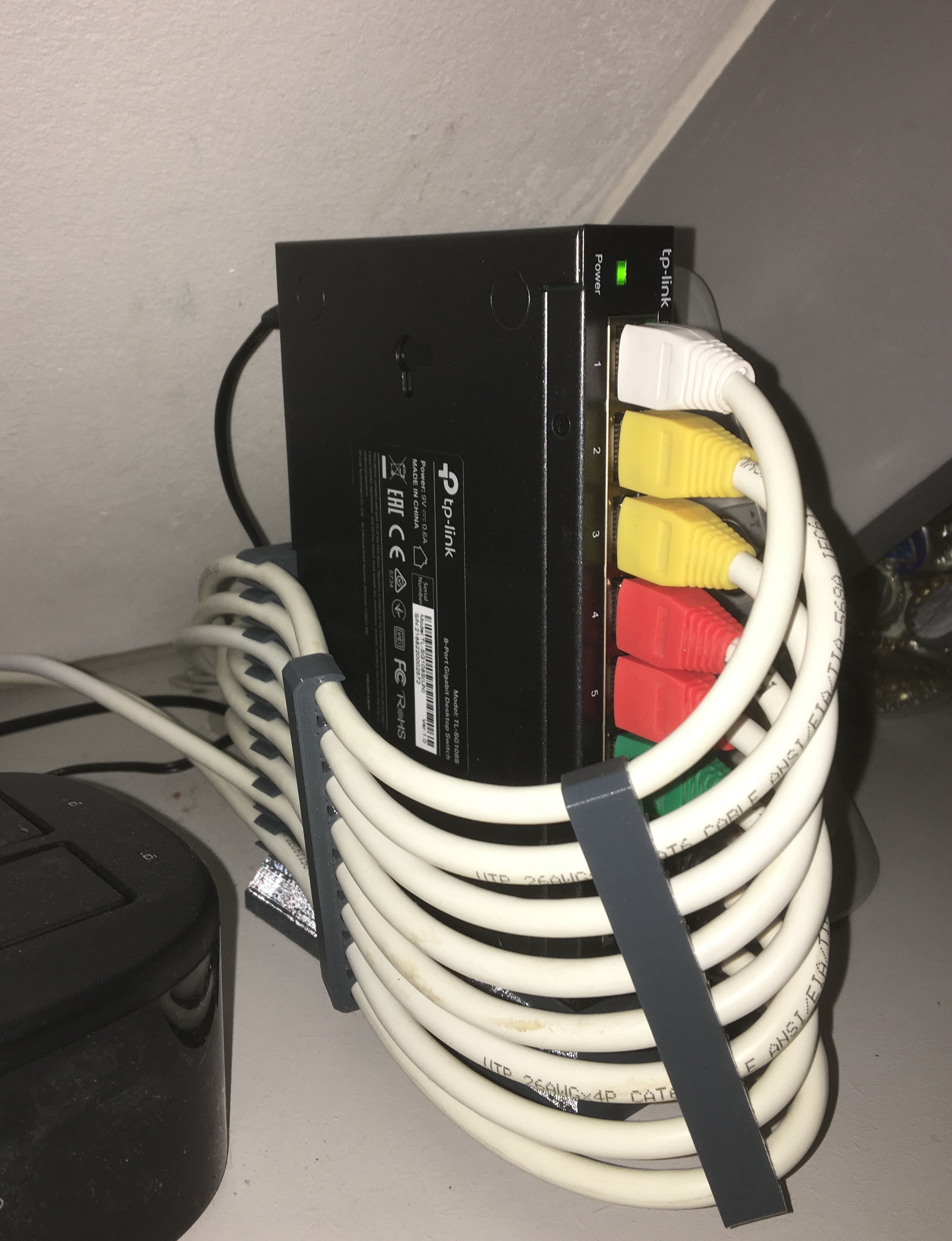 TP-LINK TL-SG108S VERTICAL DESKTOP STAND.