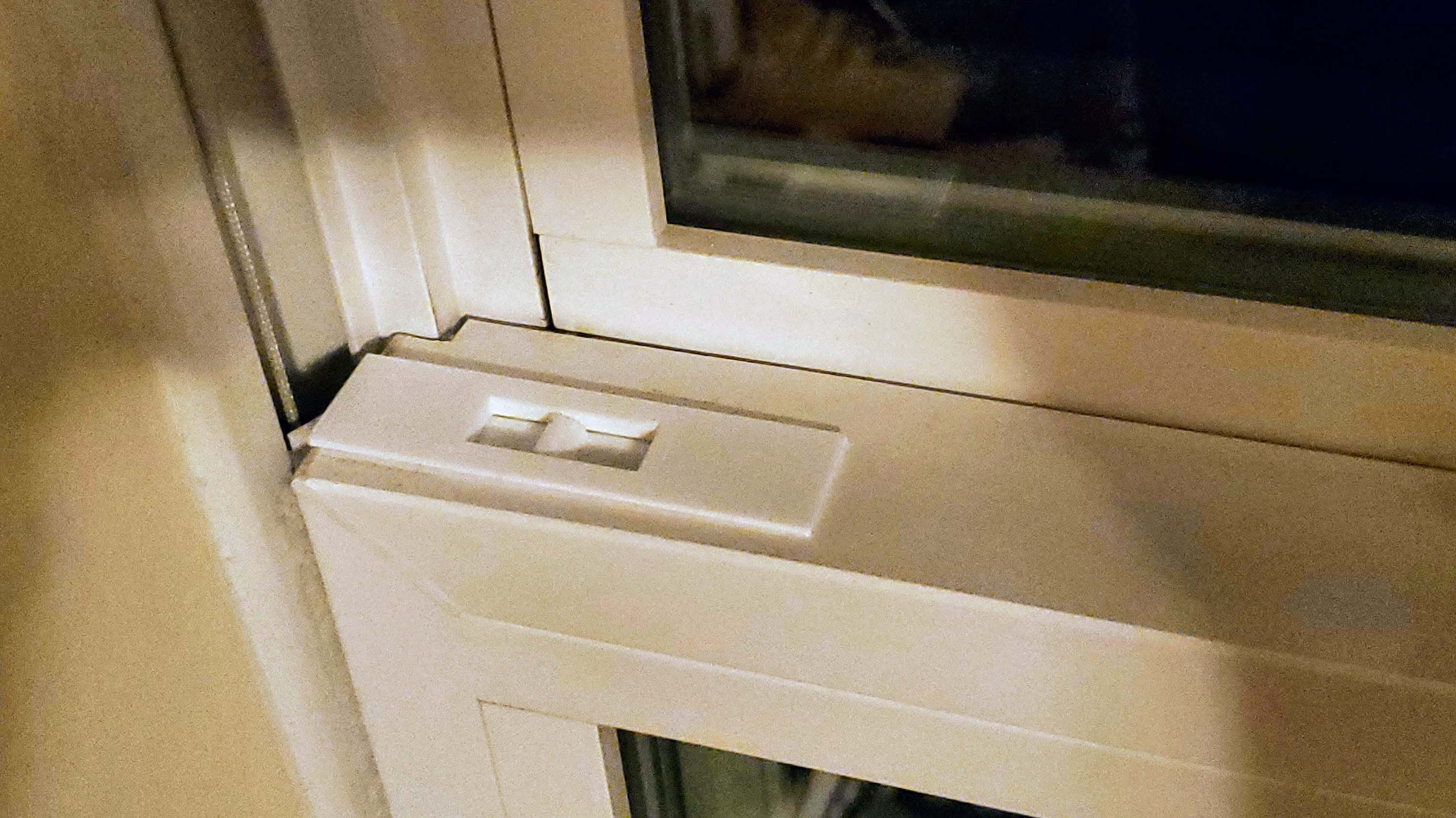 Apco Window Clip