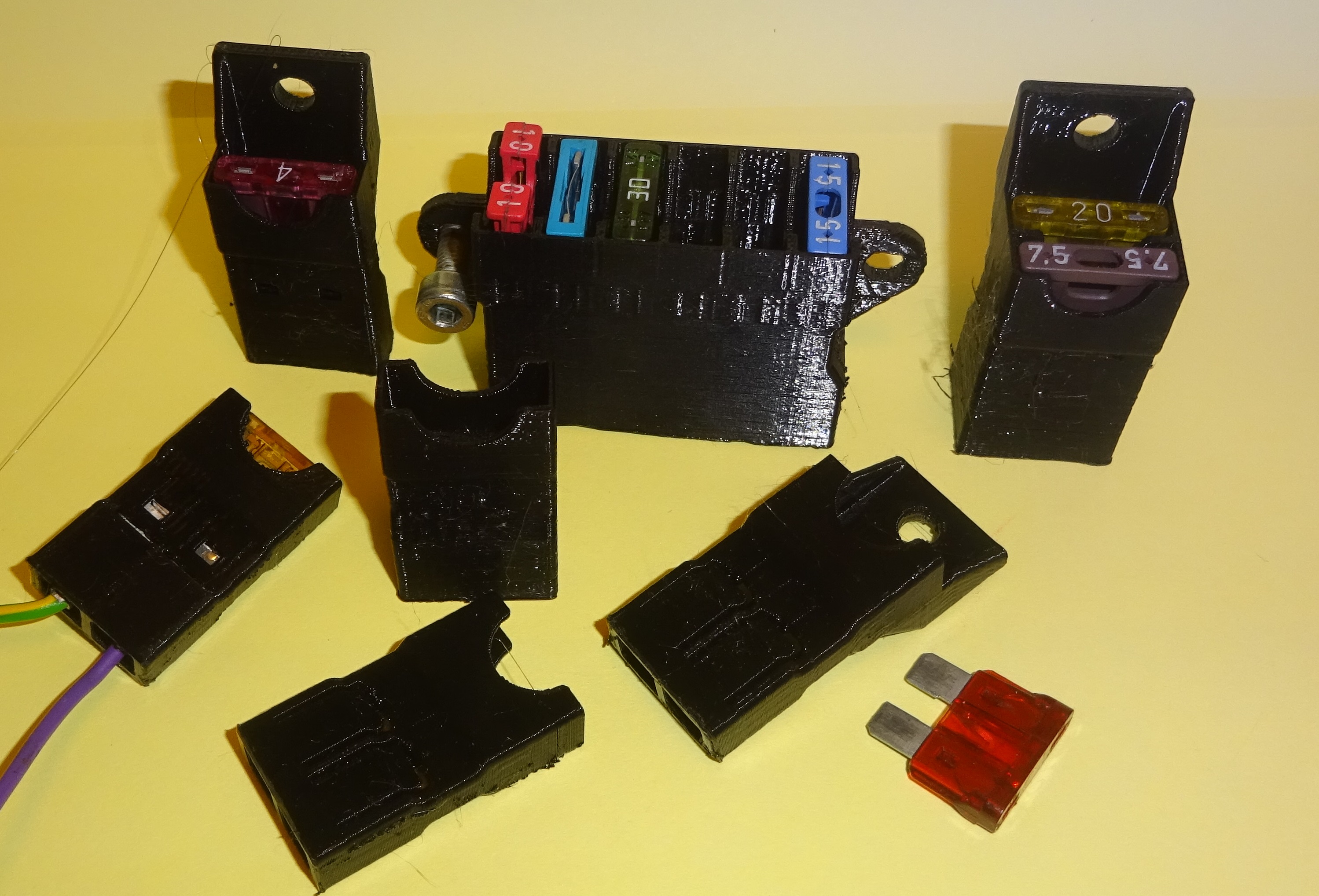 Blade-Fuseholder 1,2 + 6-way
