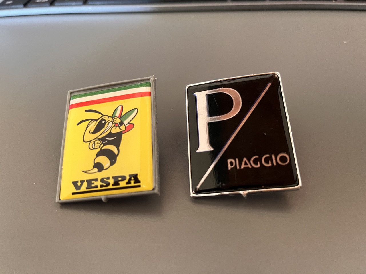 Vespa Cascade Emblem (Logo) Holder