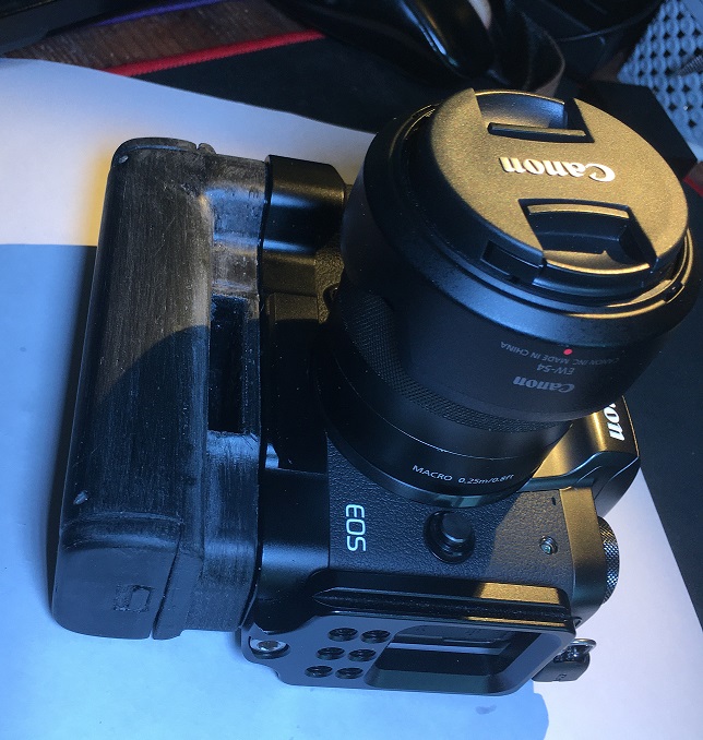 canon m5 / m50 battey grip.