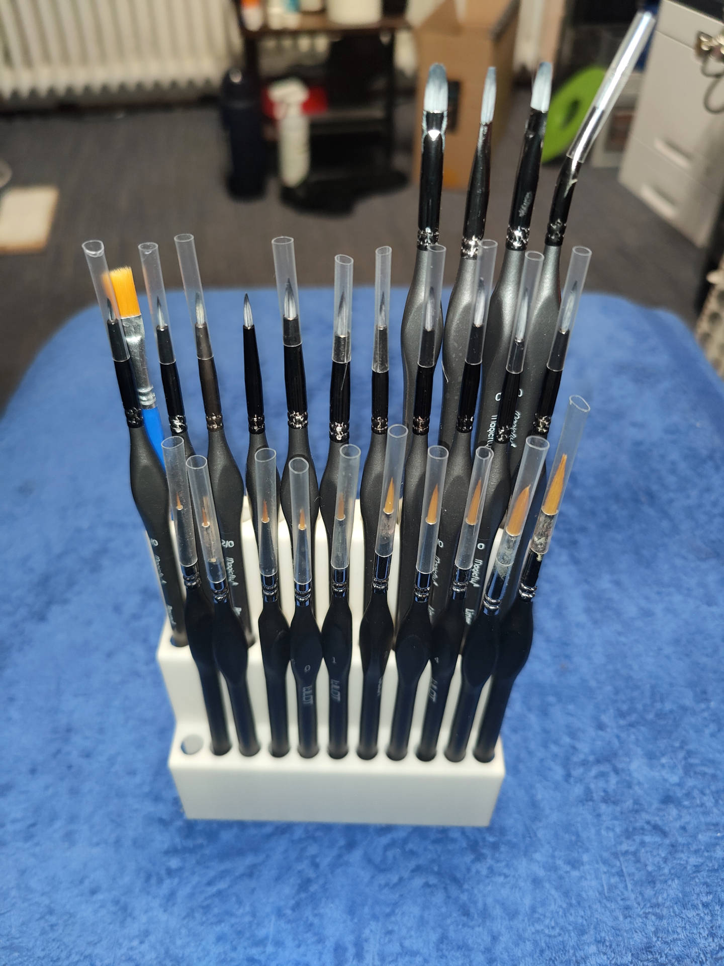 brush stand