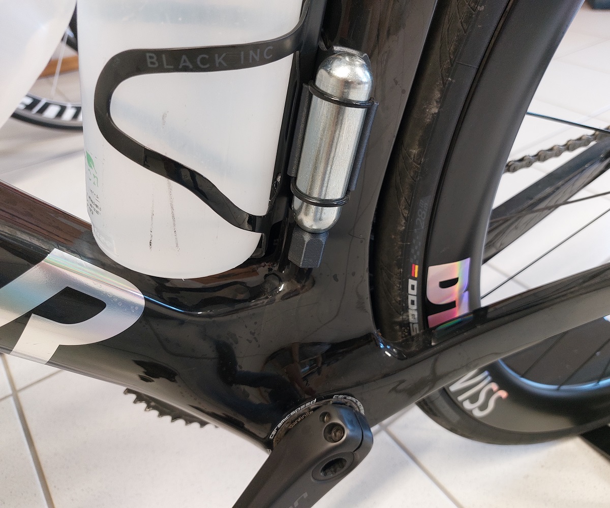CO2-Cartridge Mount