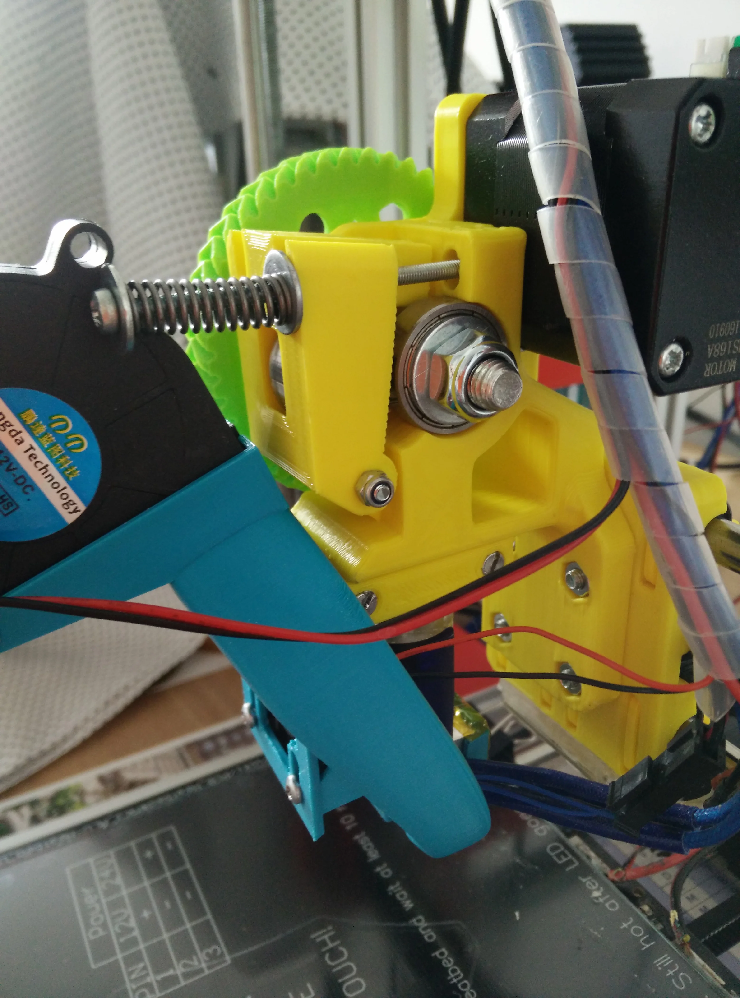 Charlstruder E3D V6 remix for flexible filament and optional precision piezo - wade style extruder for Prusa I3