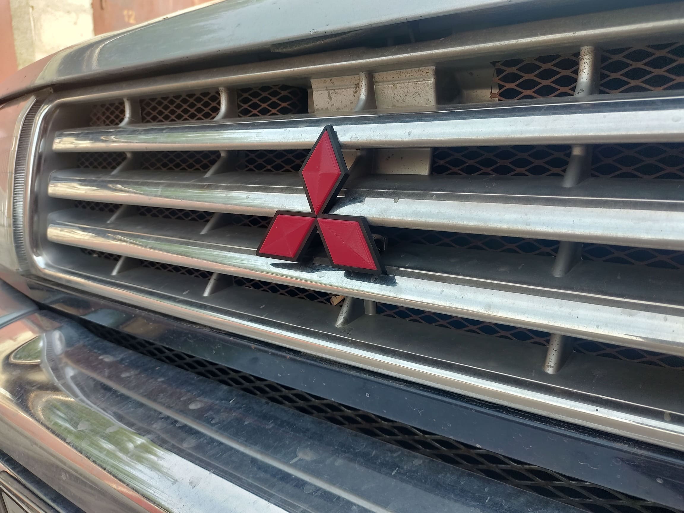 Pajero 2 Front Logo