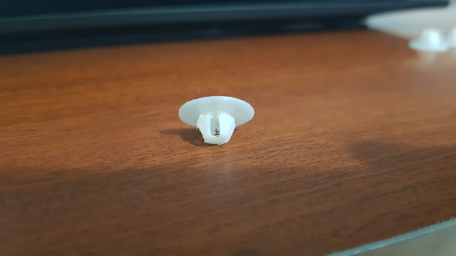 Tapon grapa coche furgoneta VW T5