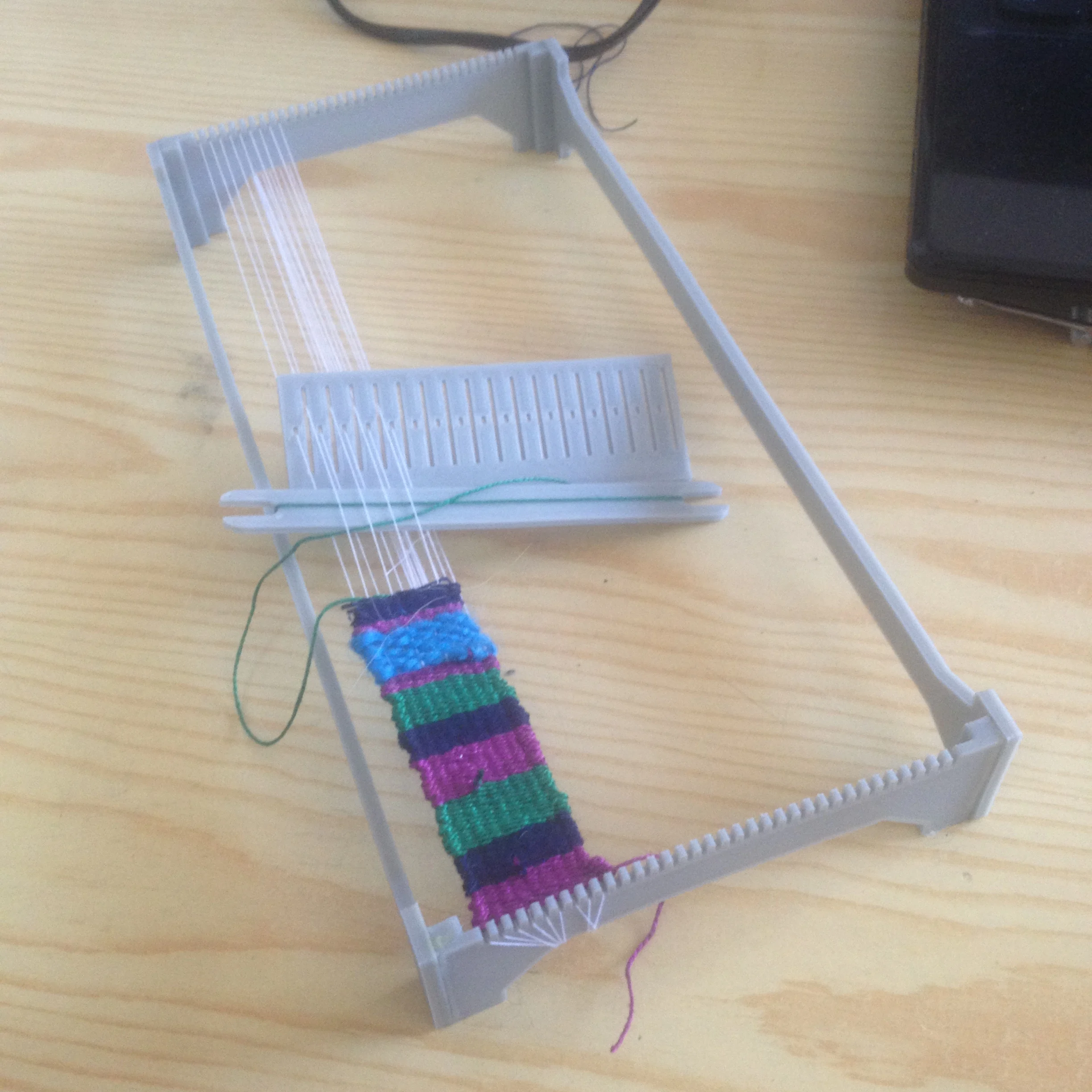 Simple weaving loom