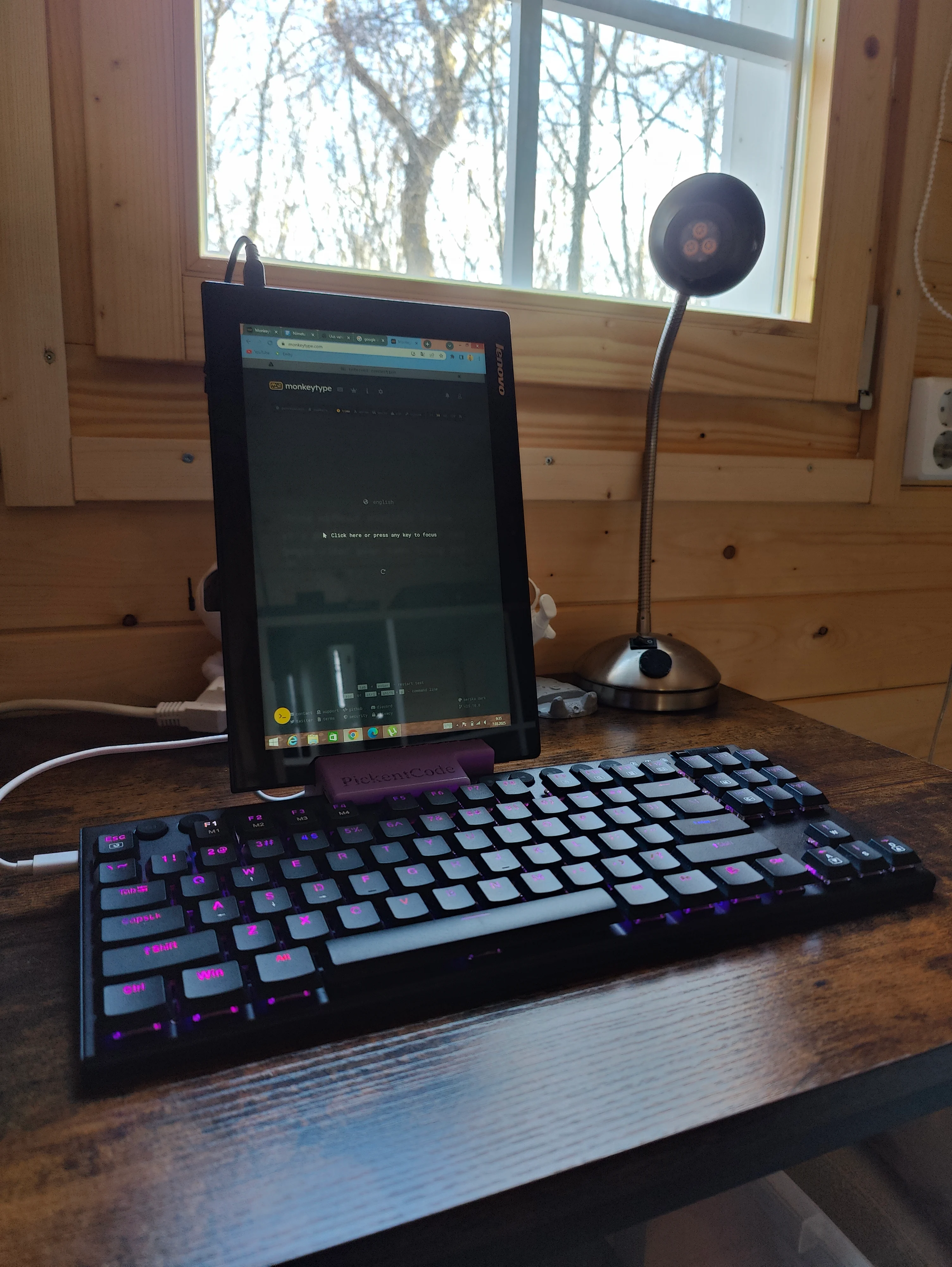 Redragon K622 Horus TKL Tablet Stand