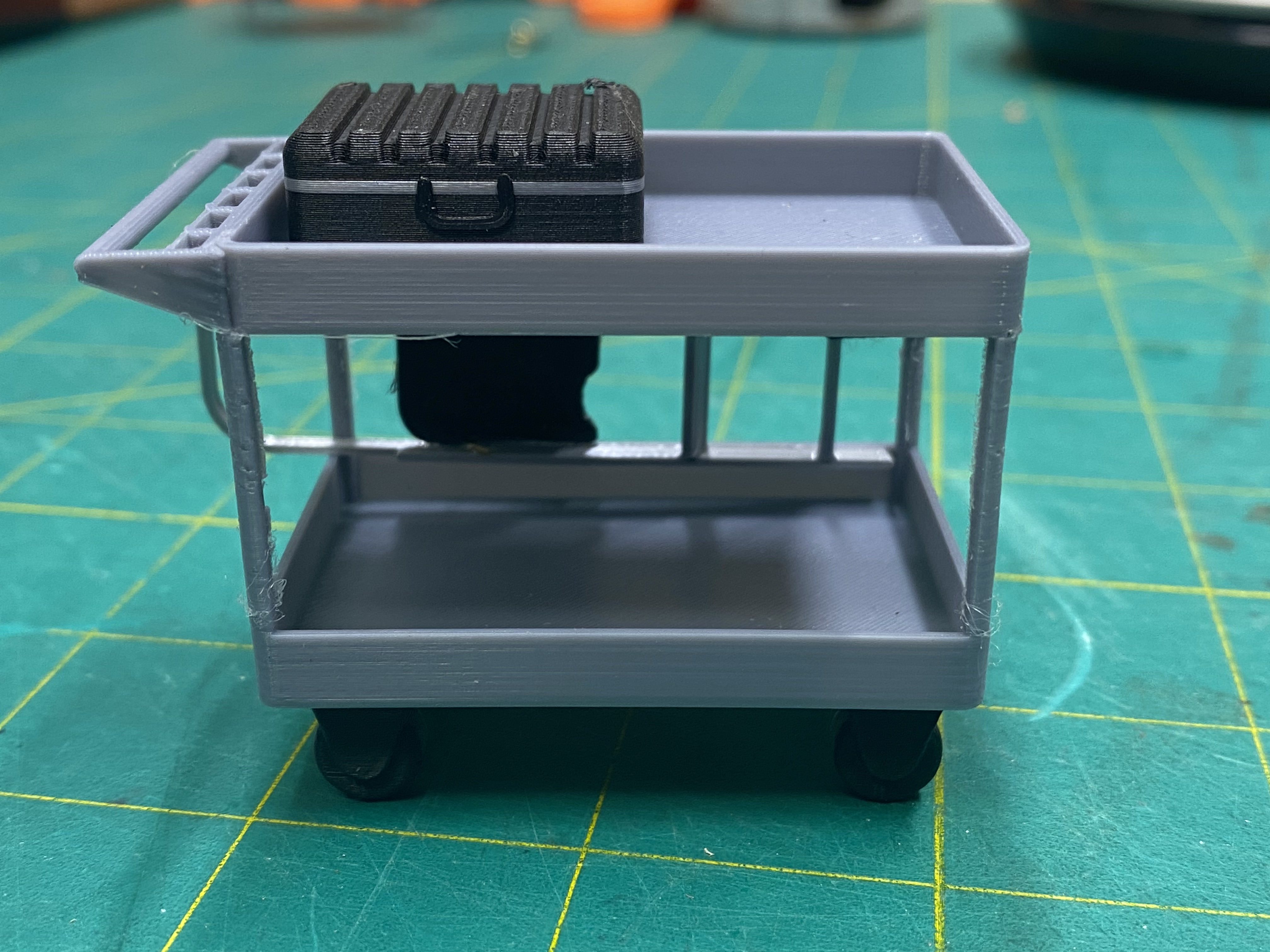 1/18 scale Utility Cart with Tool Box and Stool