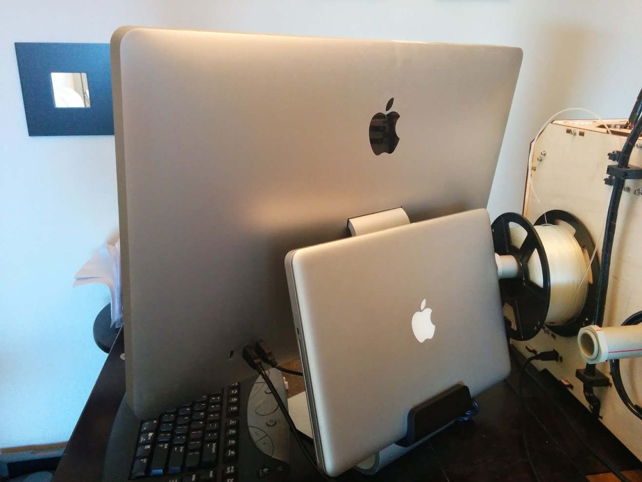 Macbook mount for Apple Display