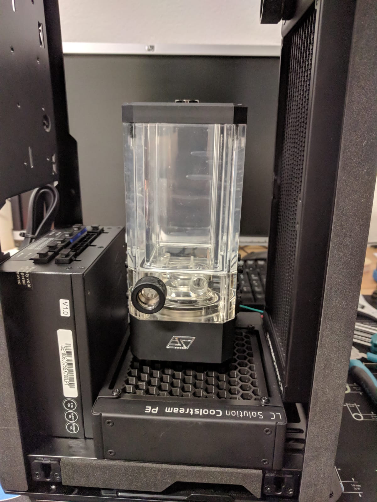 Honeycomb Pump Holder