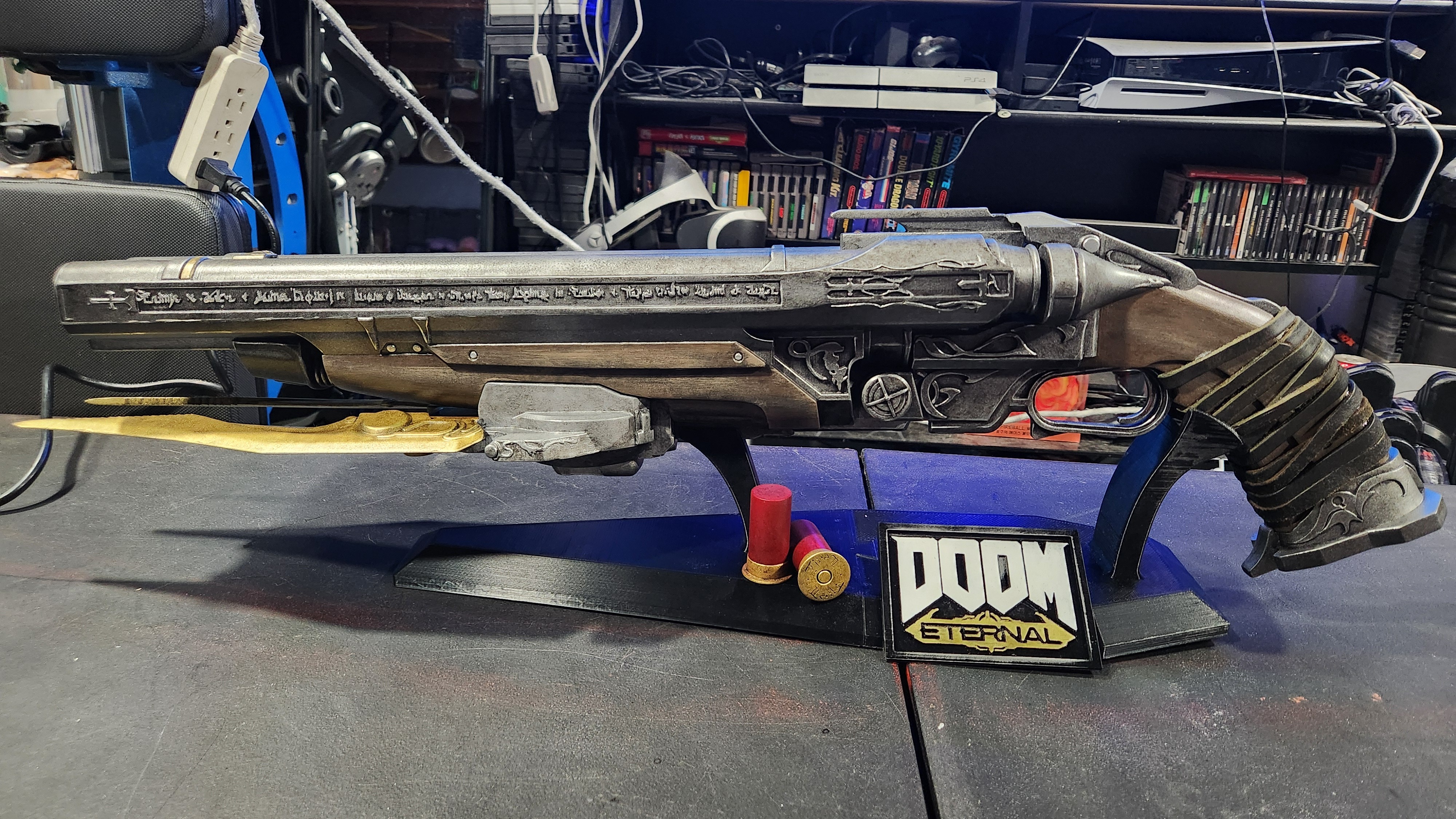 Doom Eternal - Super Shotgun with Display Stand and Shells