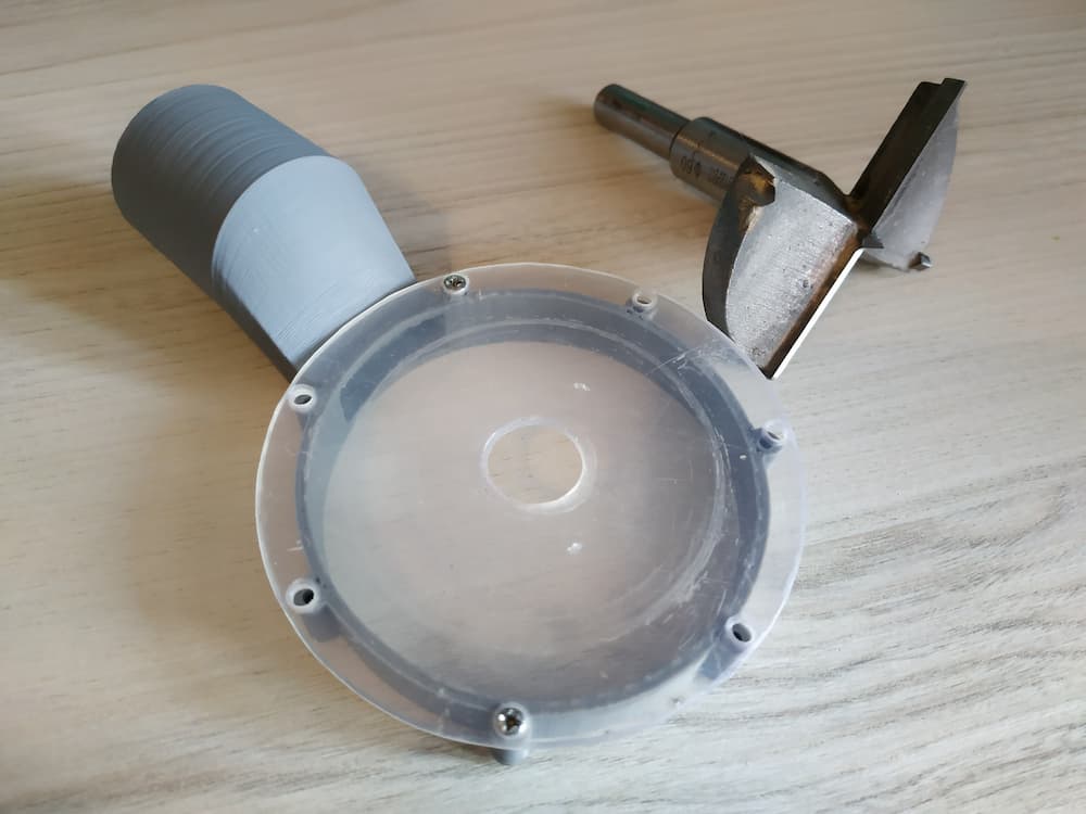 Vacuum cleaner nozzle for forstner drill