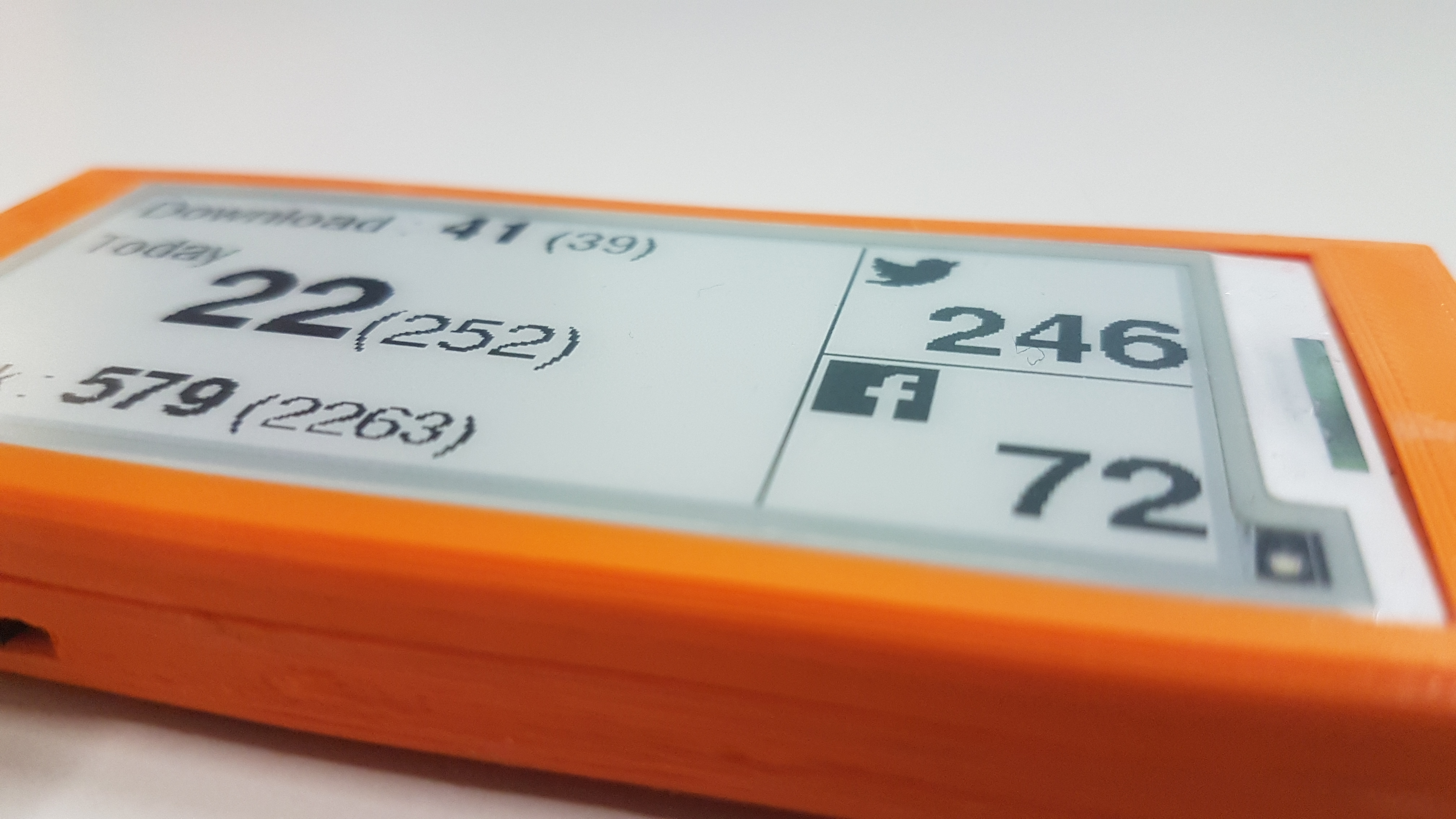 ESP8266 2.9" e-paper MyMonitor Enclosure