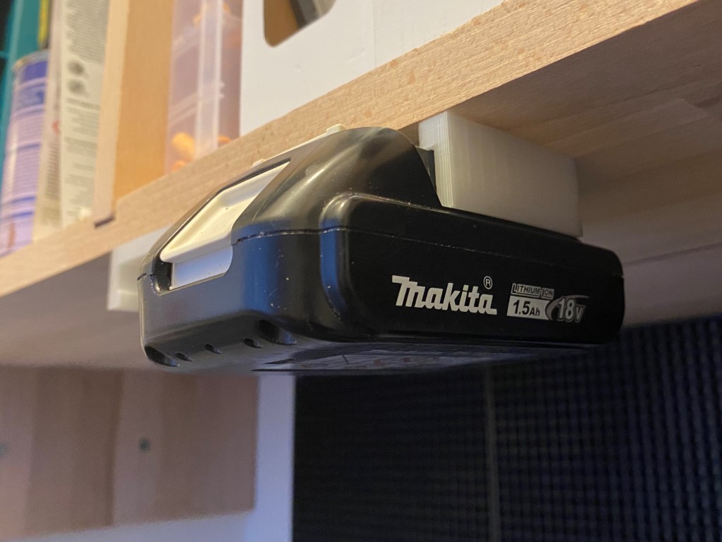 Makita 18V Battery Holder for shelves or walls