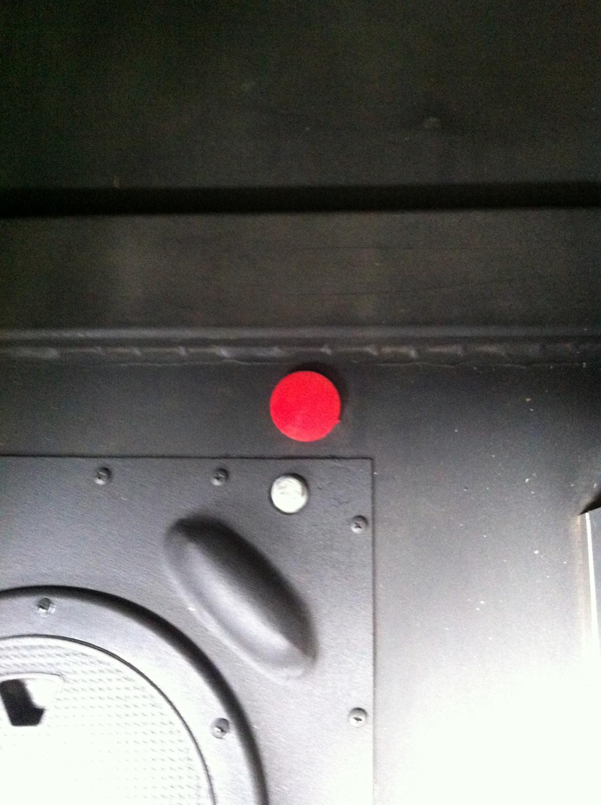Customizable captured plug