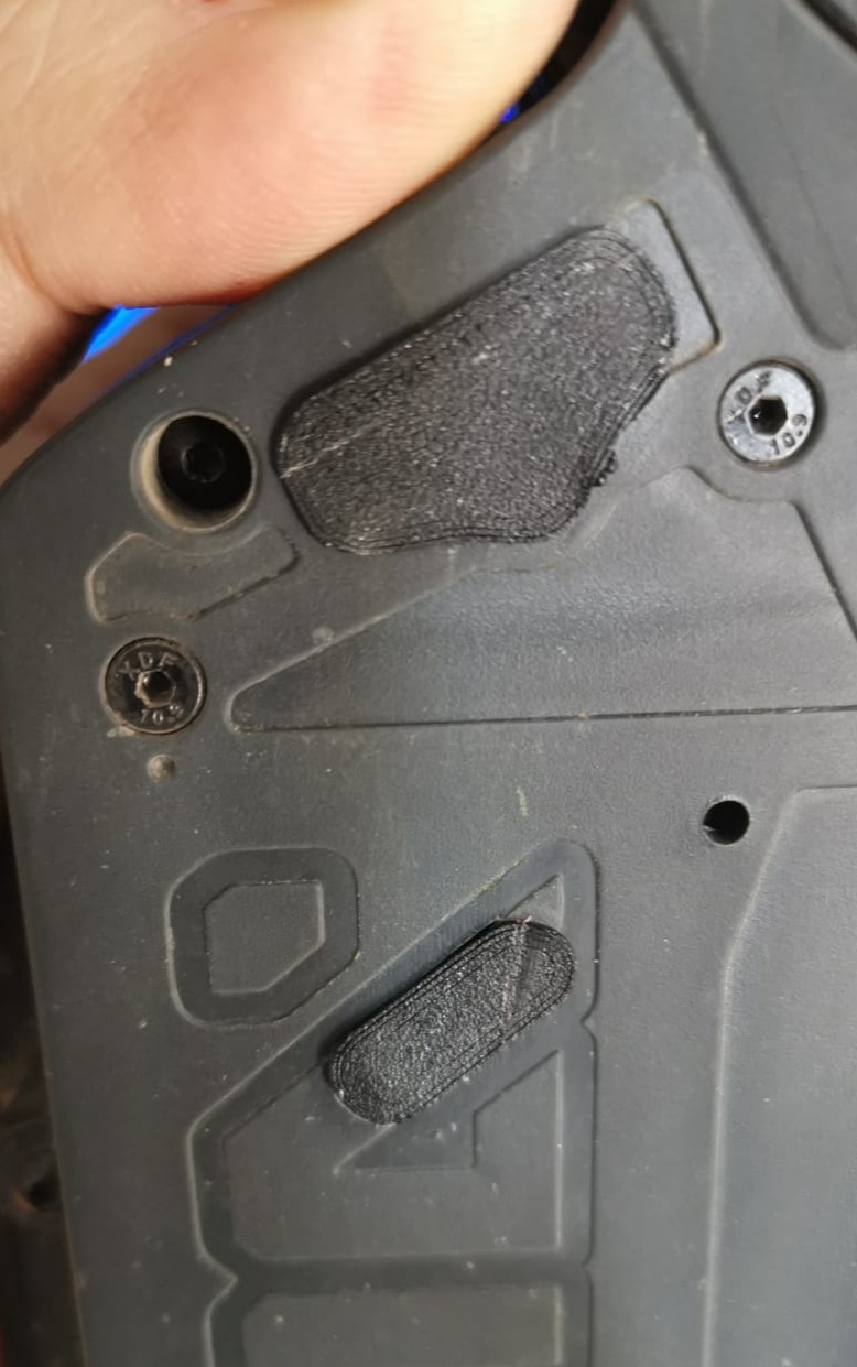 Arrma Granite plugs below servo
