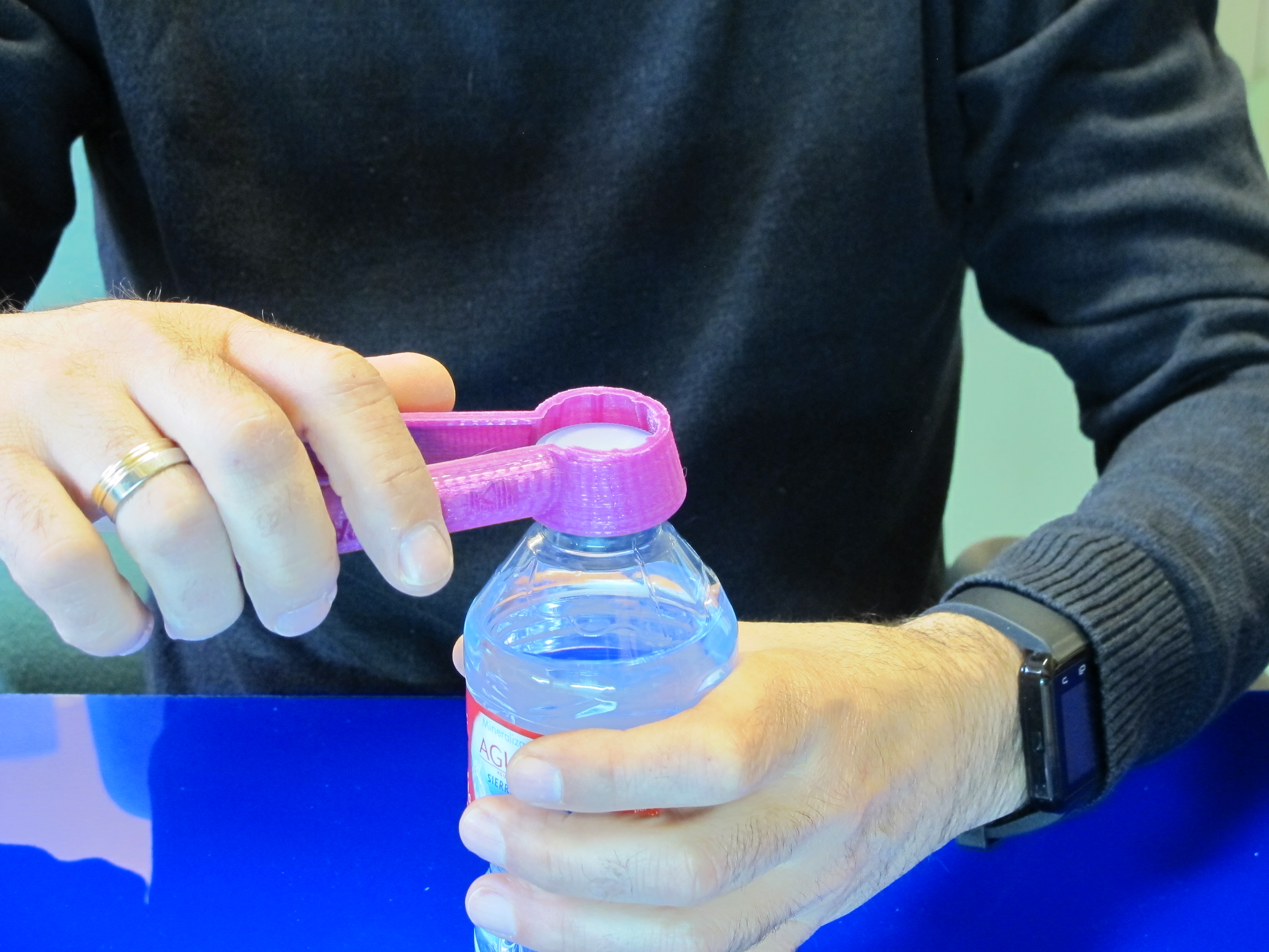 Abretapones/Adjustable Bottle Cap Opener