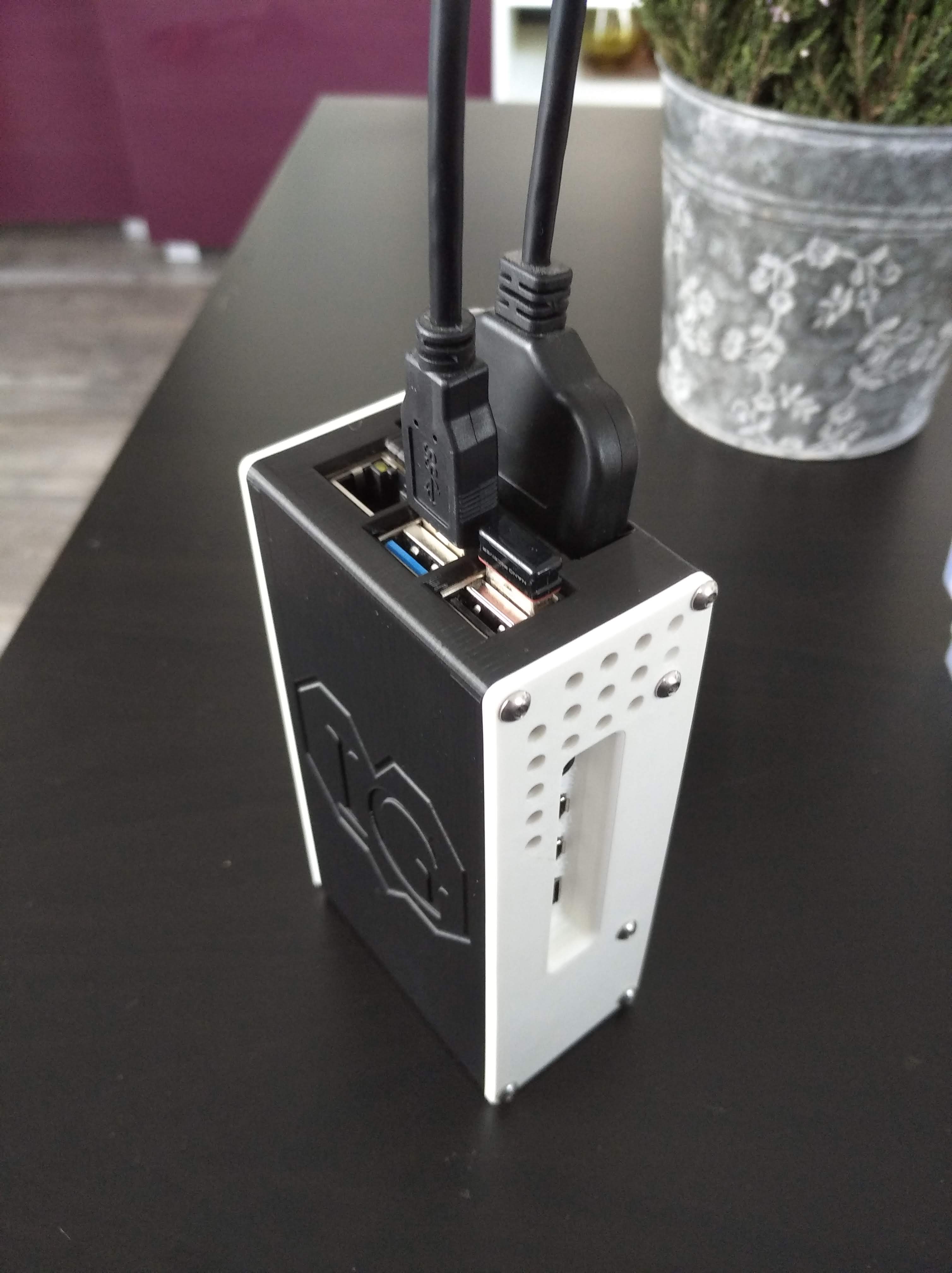 Raspberry Pi 4 case with 2.5 HDD(SSD) mount