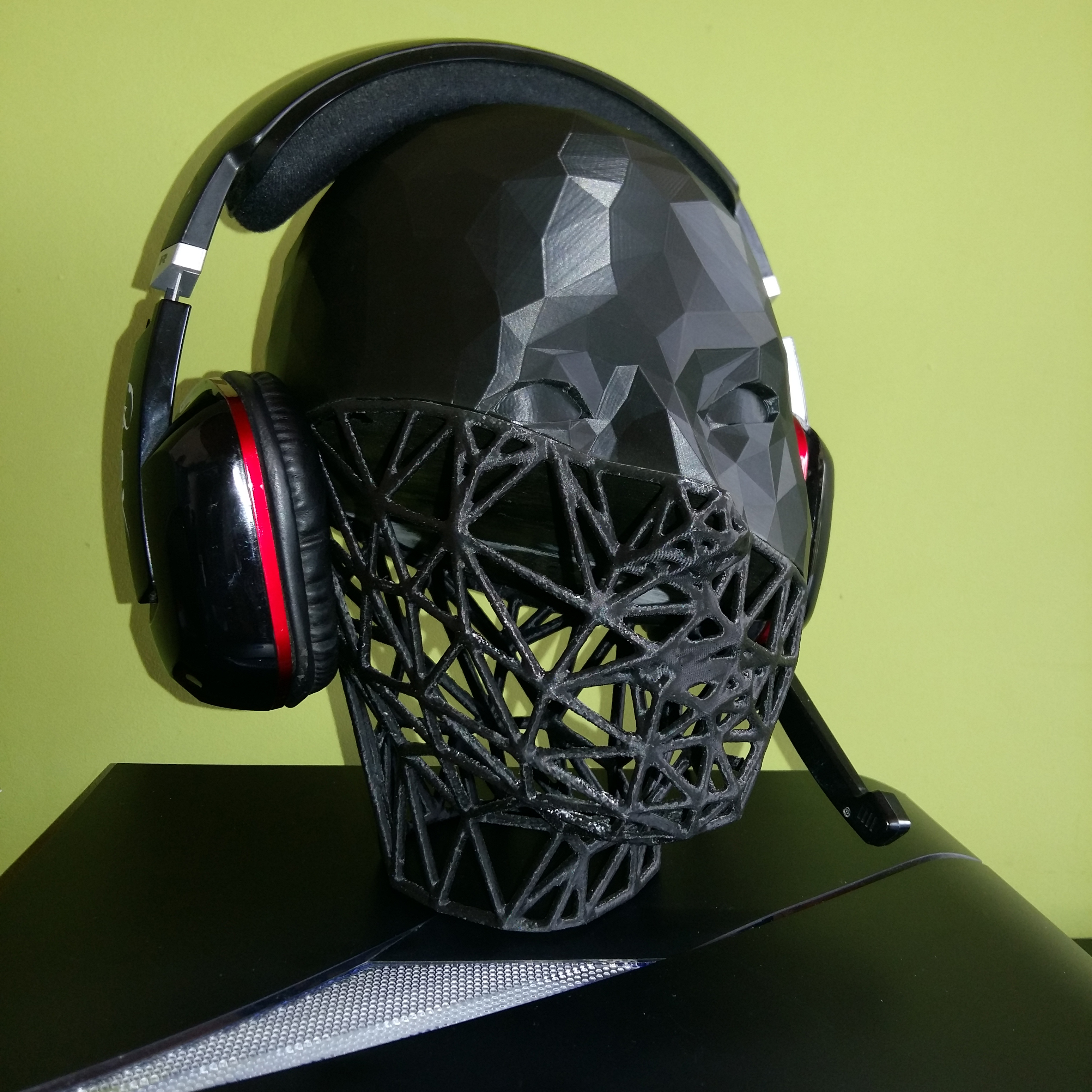 Ultimate VR and headphone holder