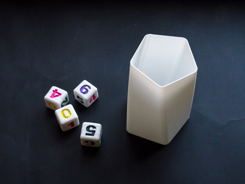 Simple dice cup