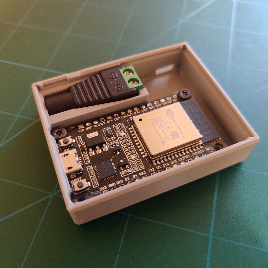 ESP32 DevKit V1 Case with Snappable Lid and Barrel Plug Cutout