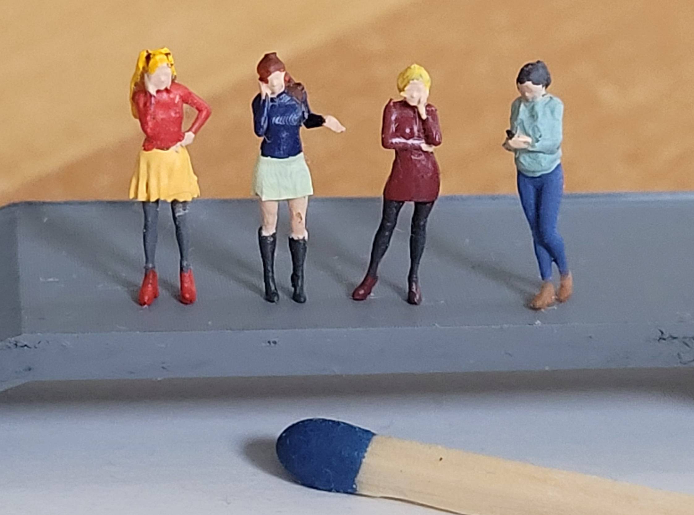 Girls with phones (1-148)