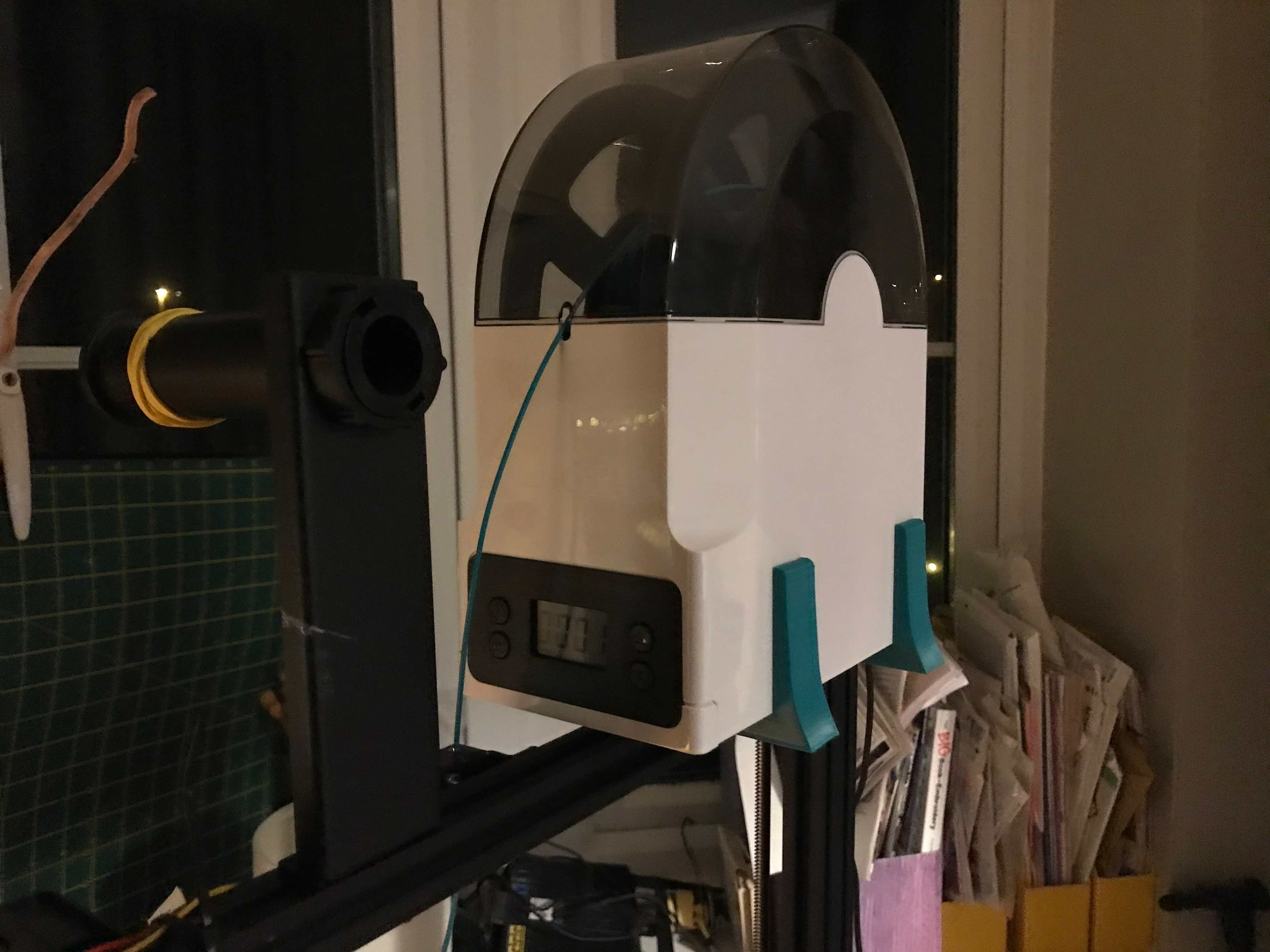 Bracket to mount eSUN eBox Lite filament dryer on an aluminium profile