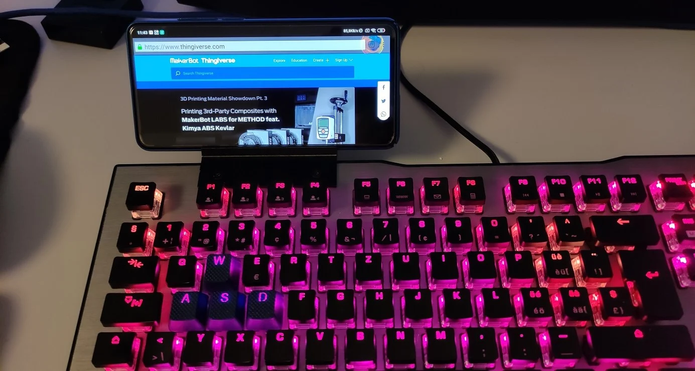 Roccat Vulcan 120 Aimo Smartphone Holder