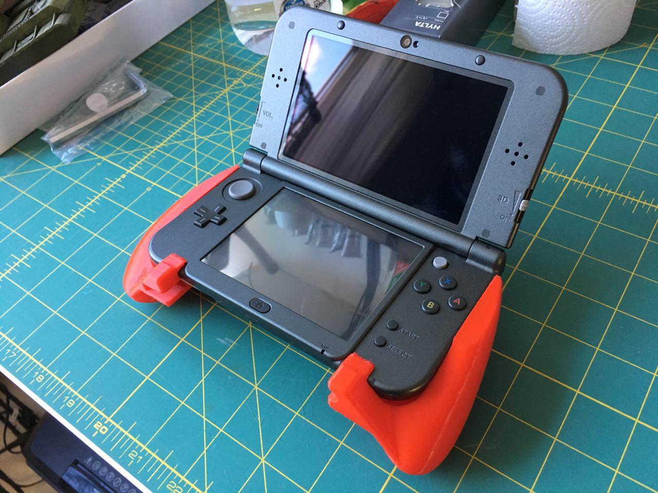 New Nintendo 3DS XL ergonomic grip smooth
