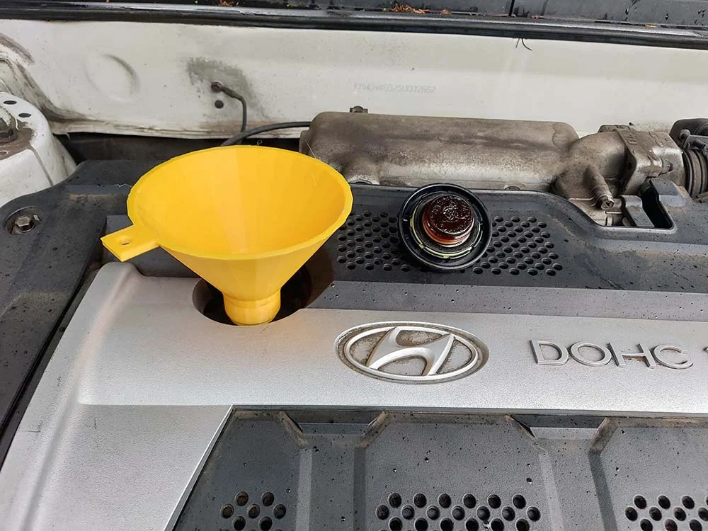 Hyundai Elantra Oil Funnel - Threaded