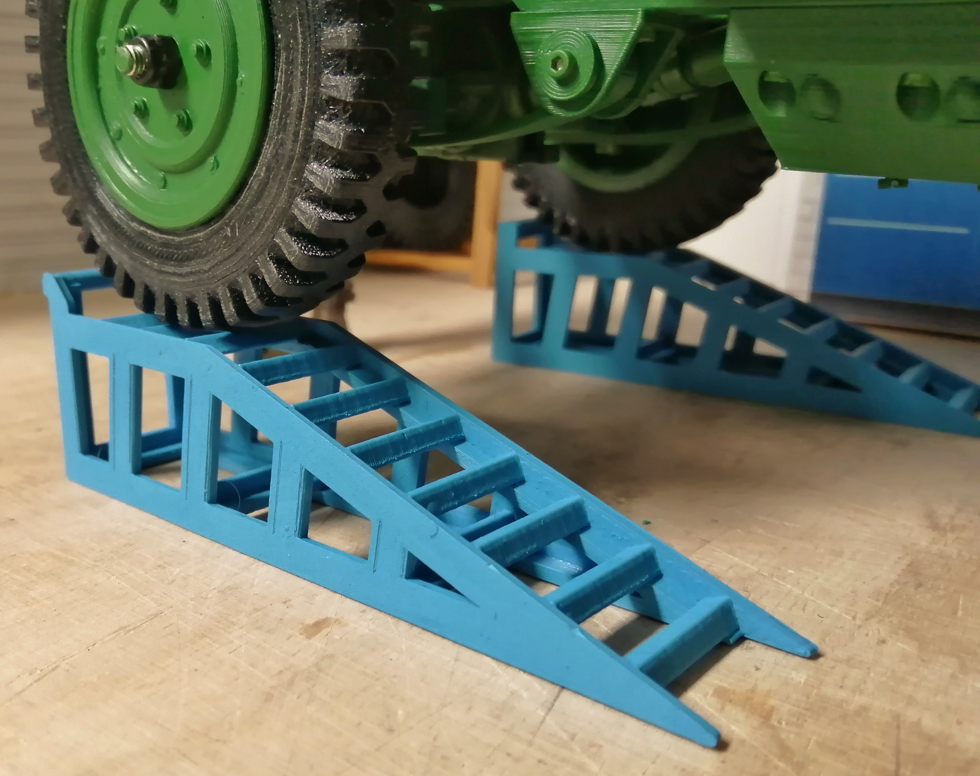 1/10 scale  Car Lift Service Ramp