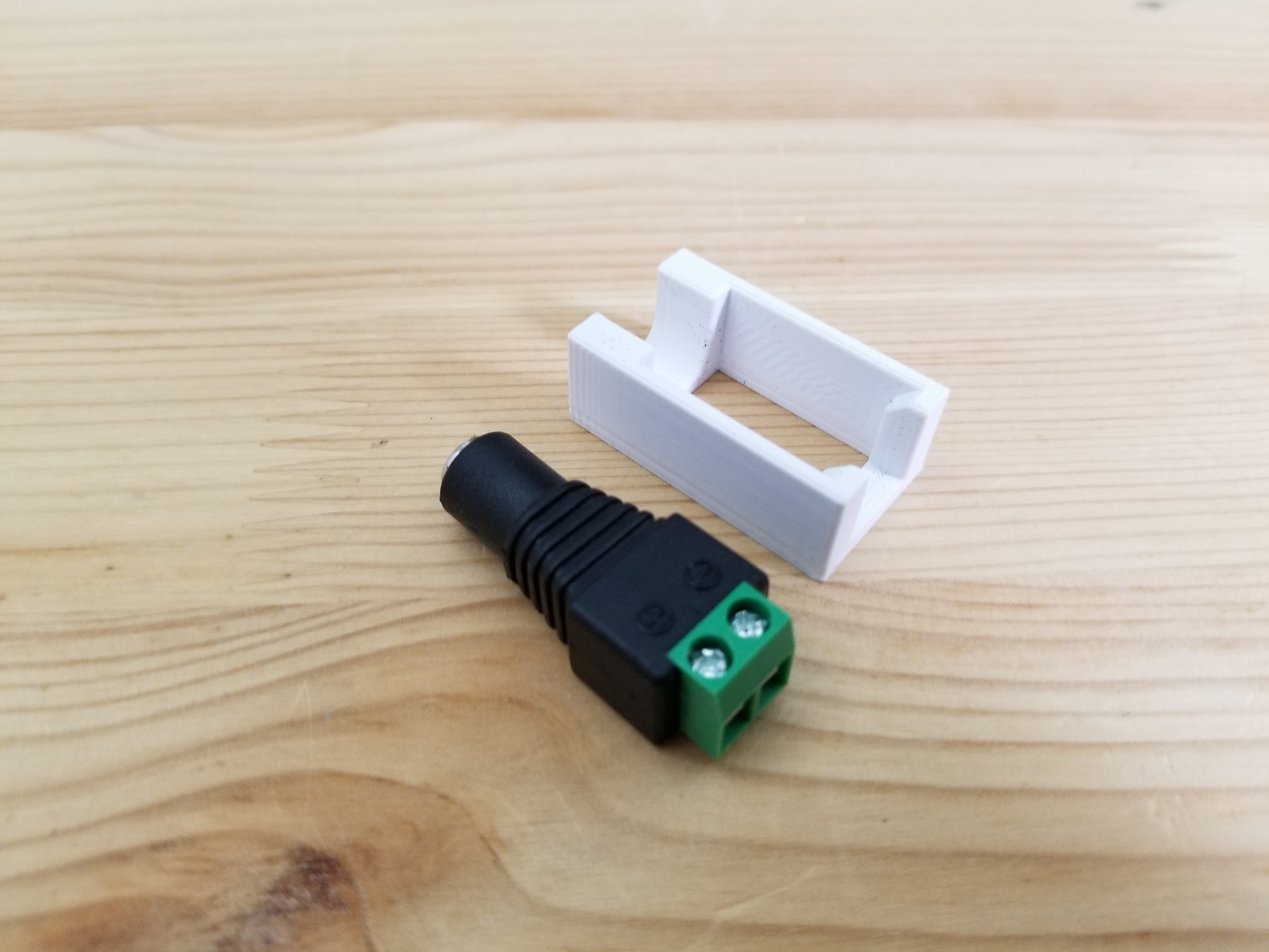 Barrel to DC Adapter Holder