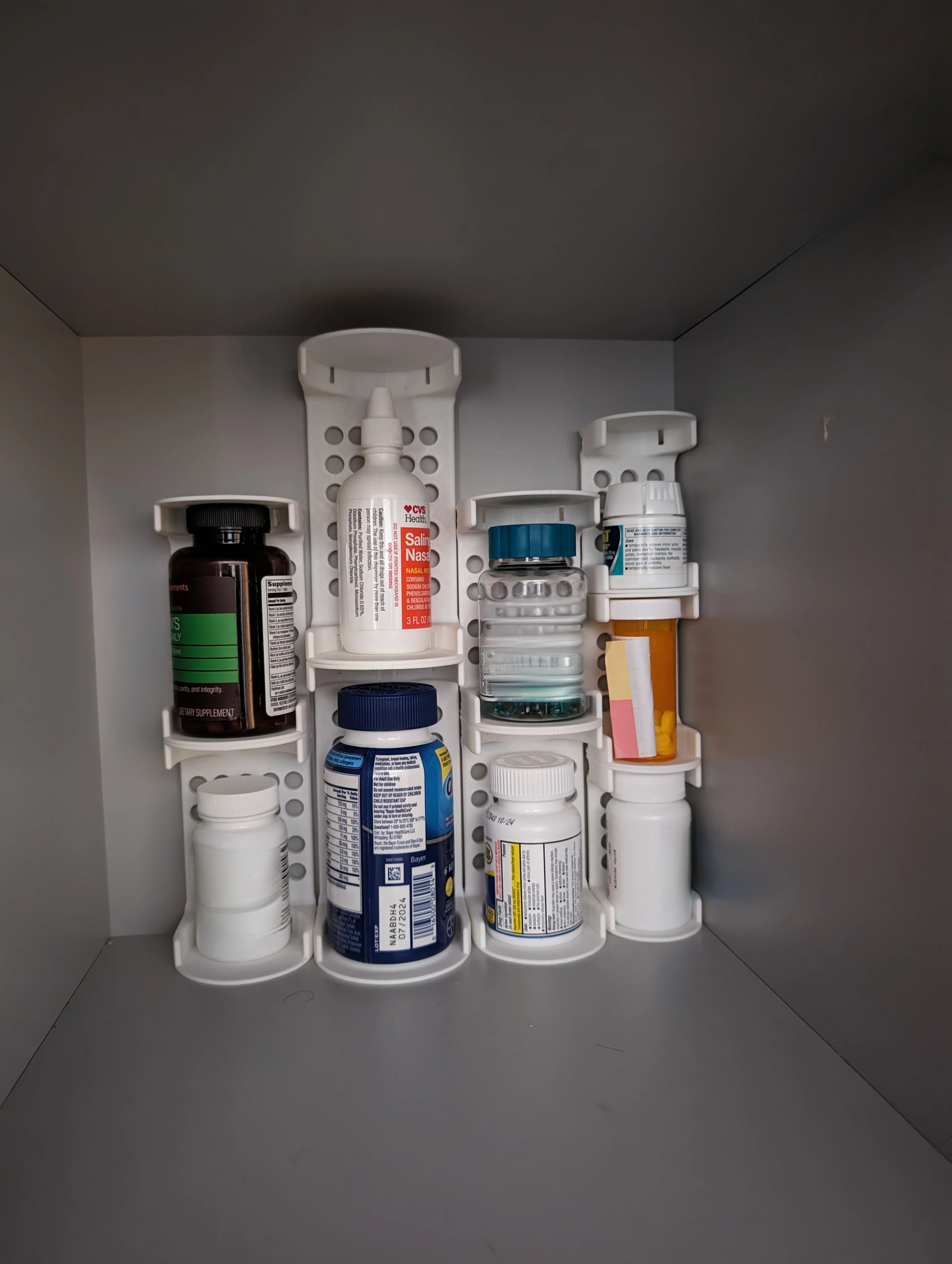 Medicine bottle organizer