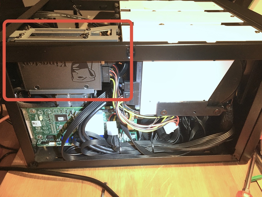 FractalDesign Node 304 Case: Mount for up to 4 additional 2.5" SSDs/HDDs