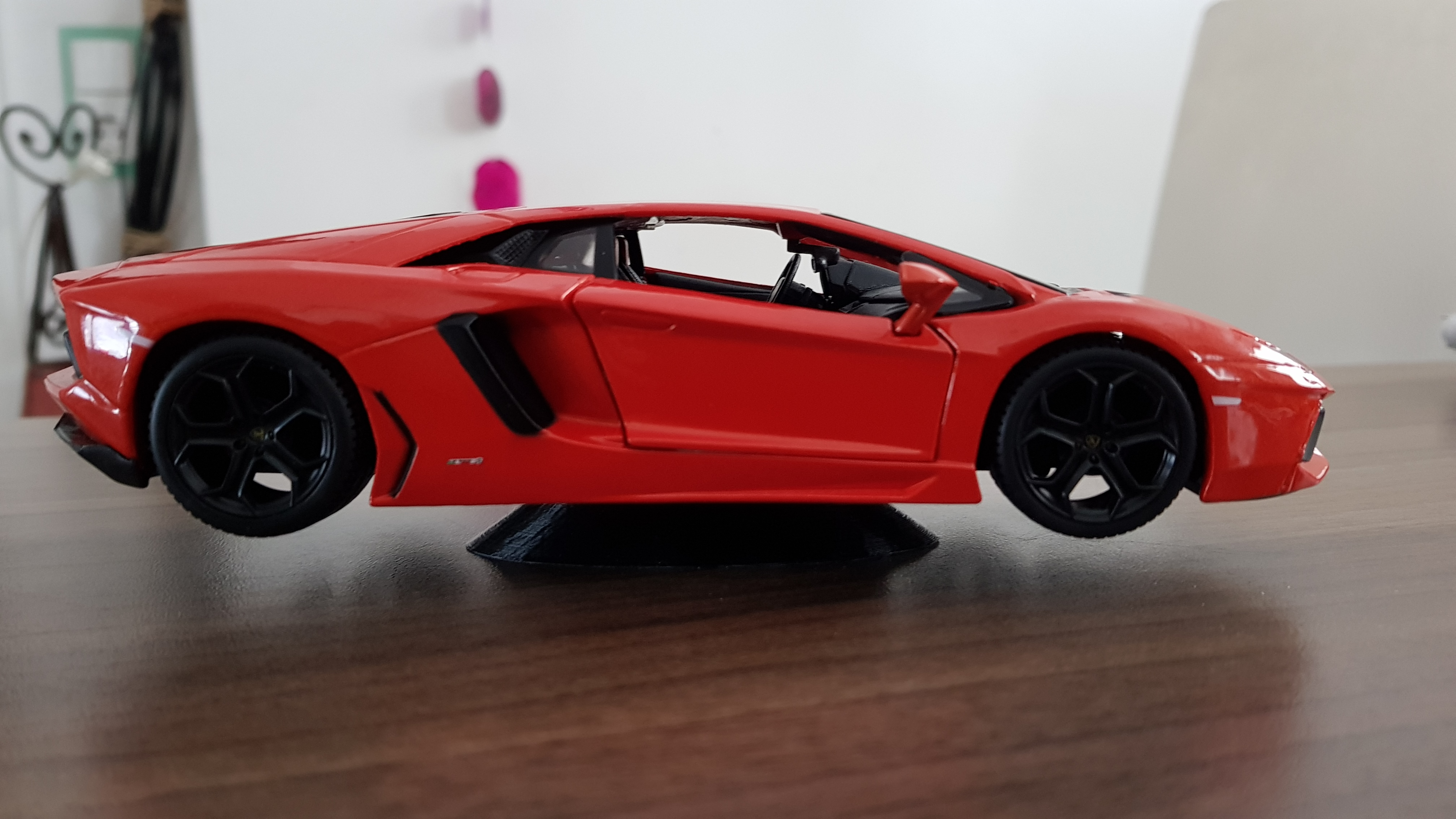 Stand for Maisto Model Cars 1:24