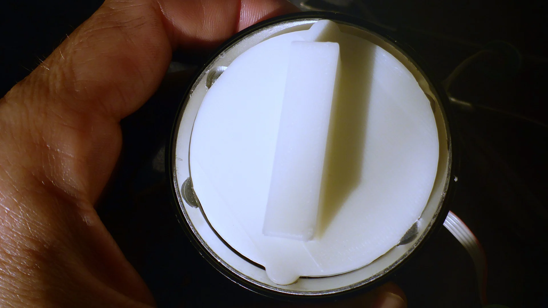 A tool to unscrew a diving lamp