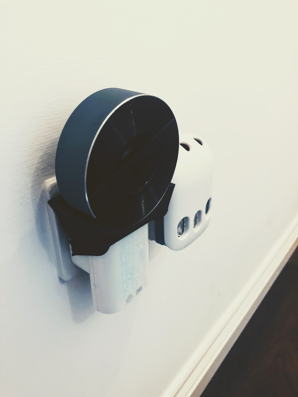 Chromecast speaker ikea-plug mount