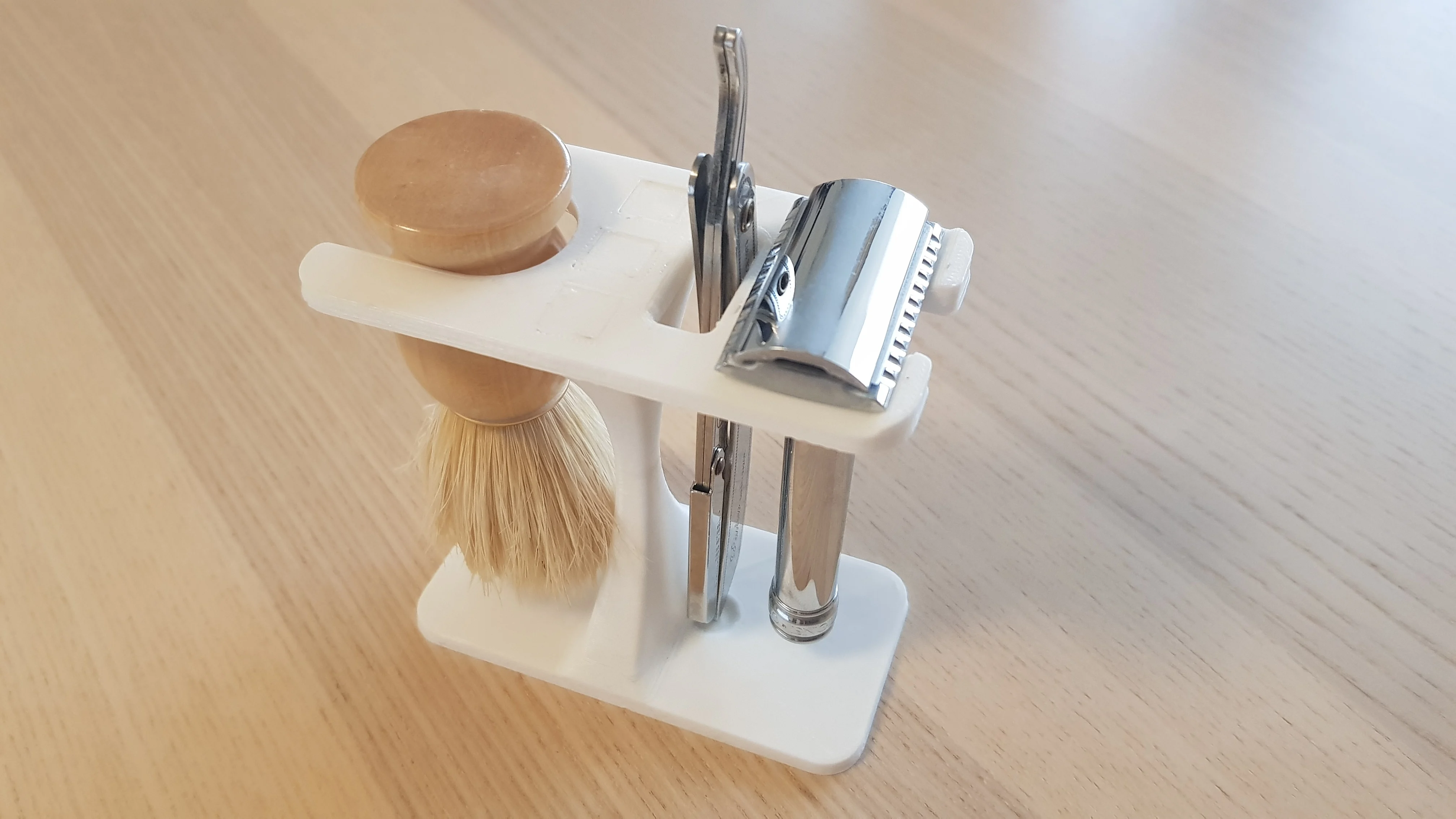 Stand : Brush | Safety razor | Shavette