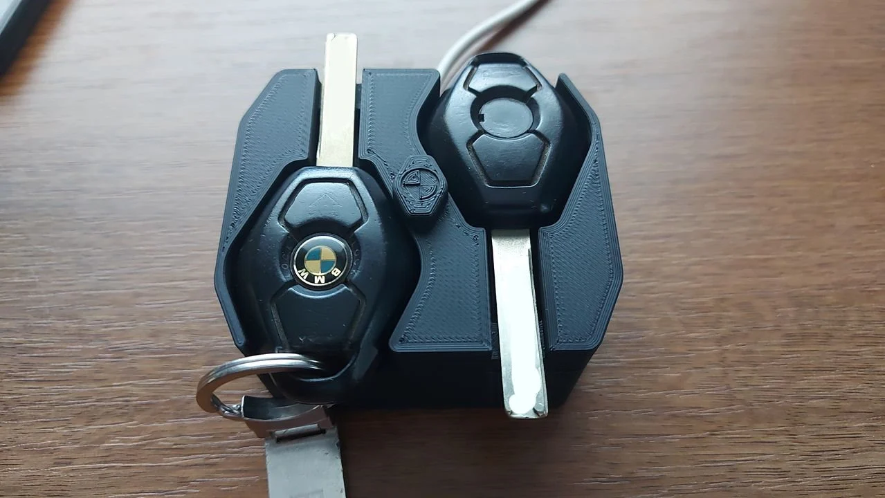 BMW 2000-2006 key charger