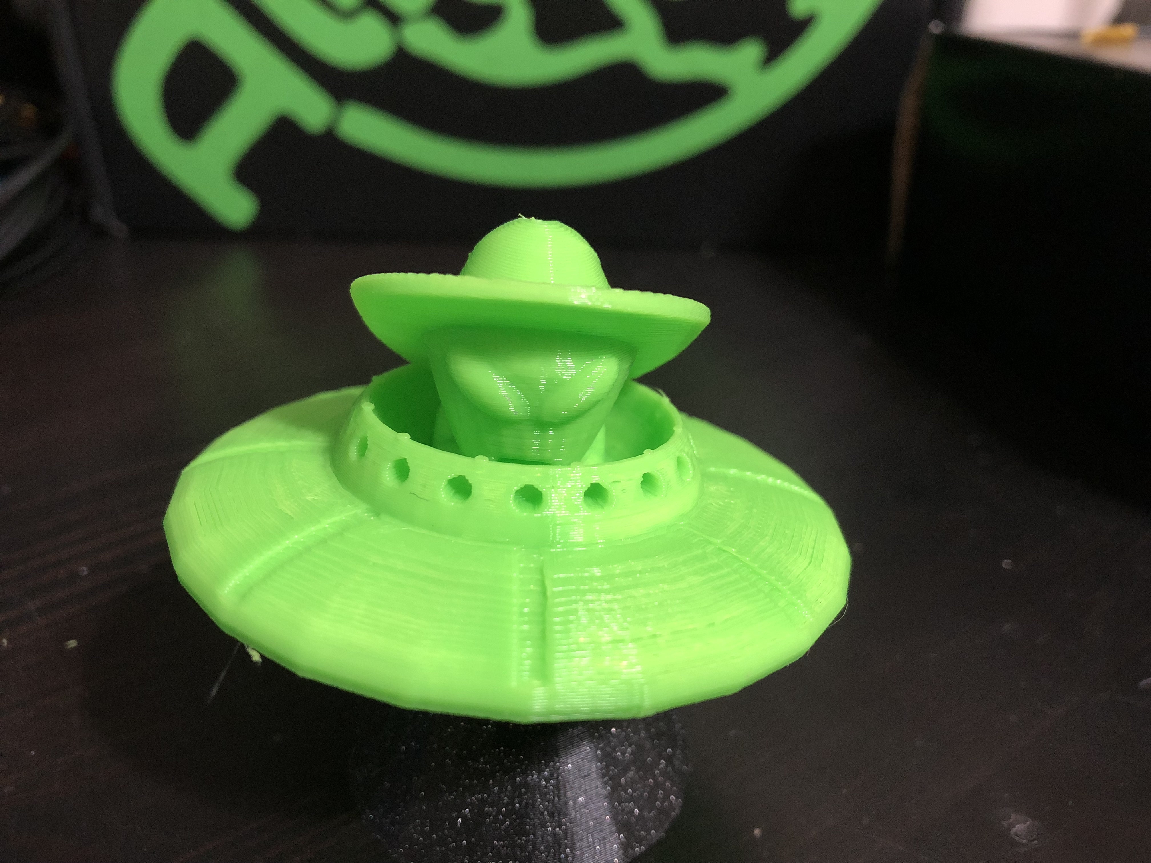 UFO Flying Saucer with Kuntry Alien