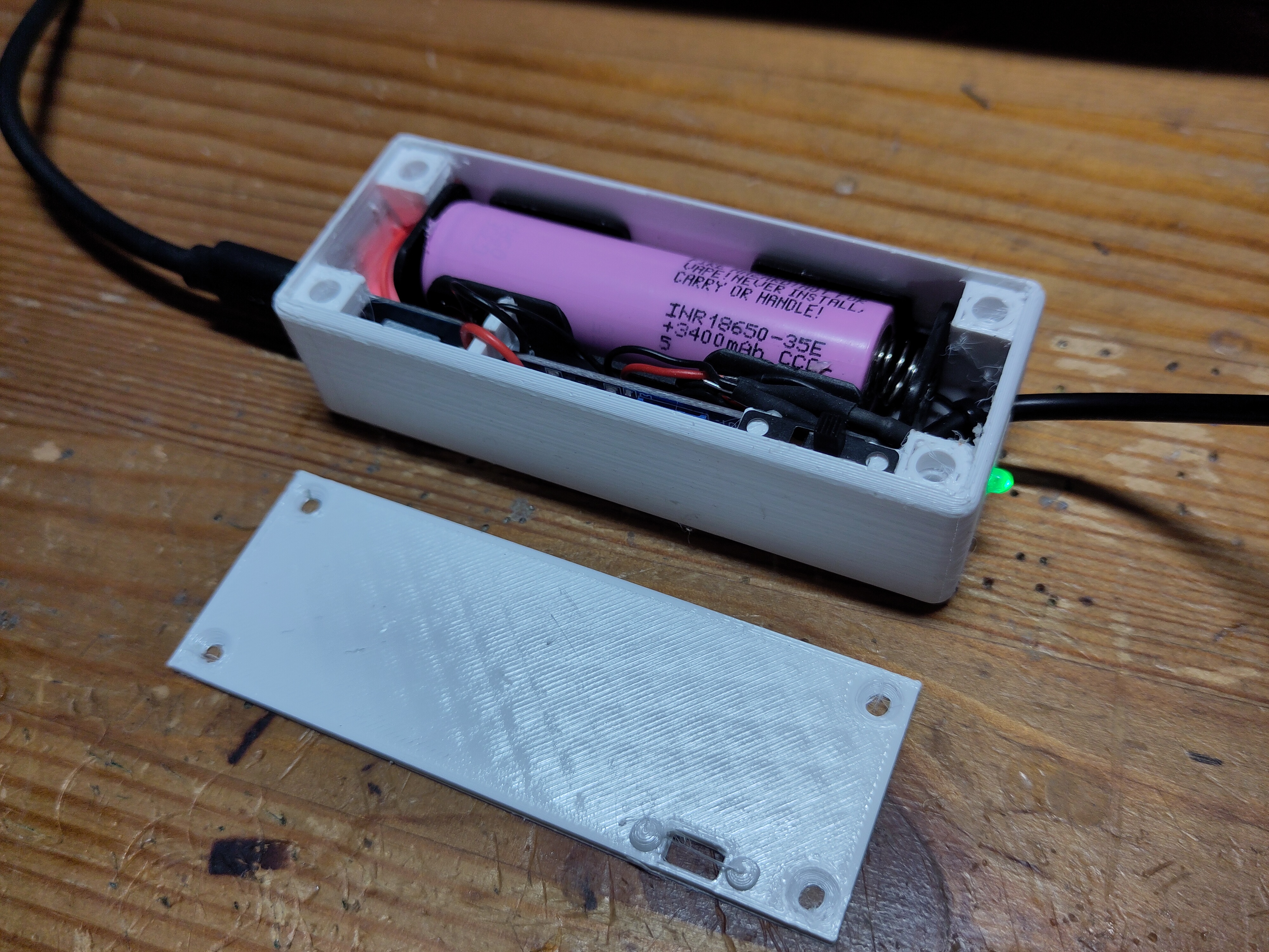 Universal 18650 Battery case for barrel connector, UBS-C chargeable, On-Off Switch