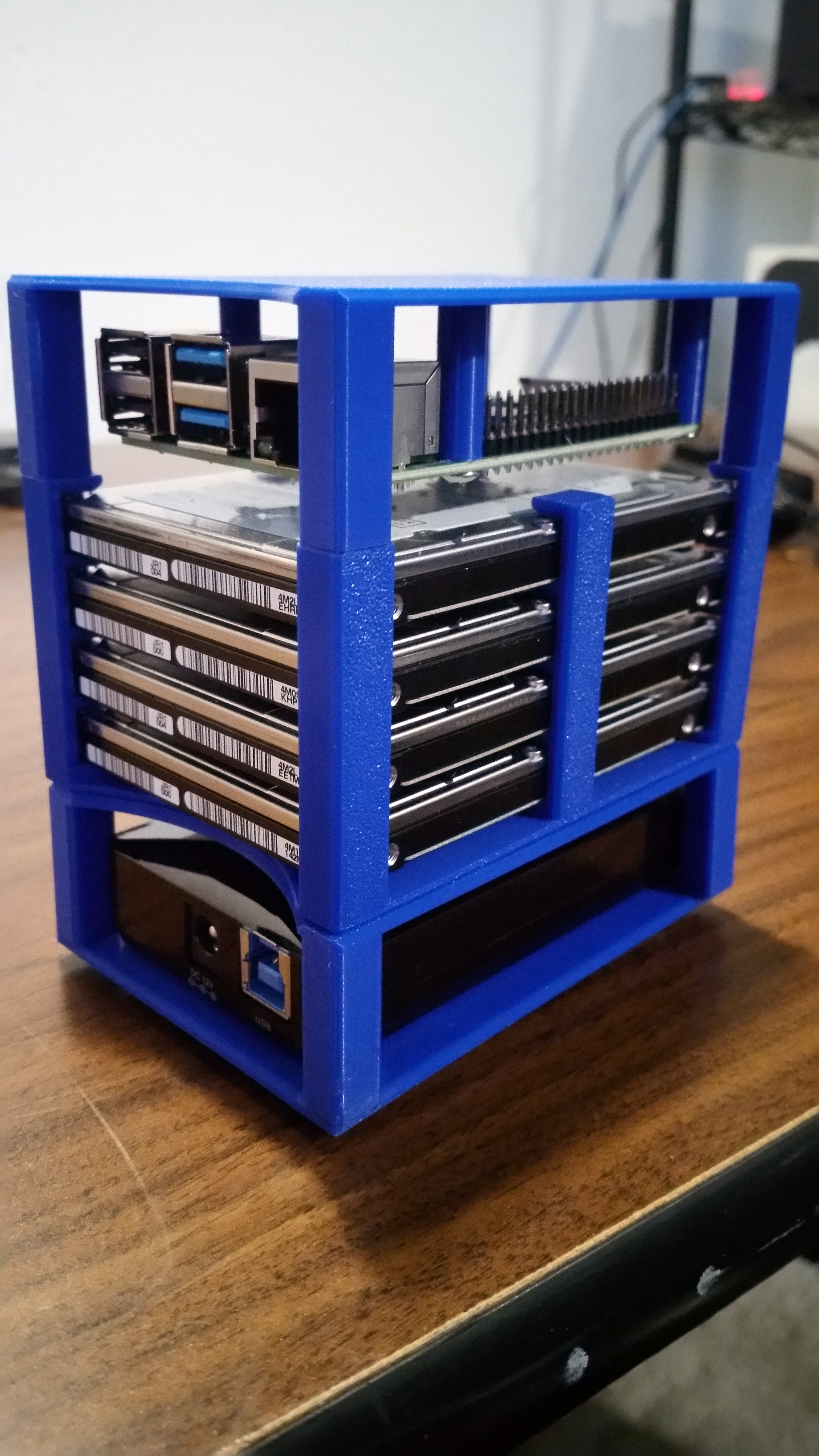 Rasperry Pi 4 NAS for 4 HDDs