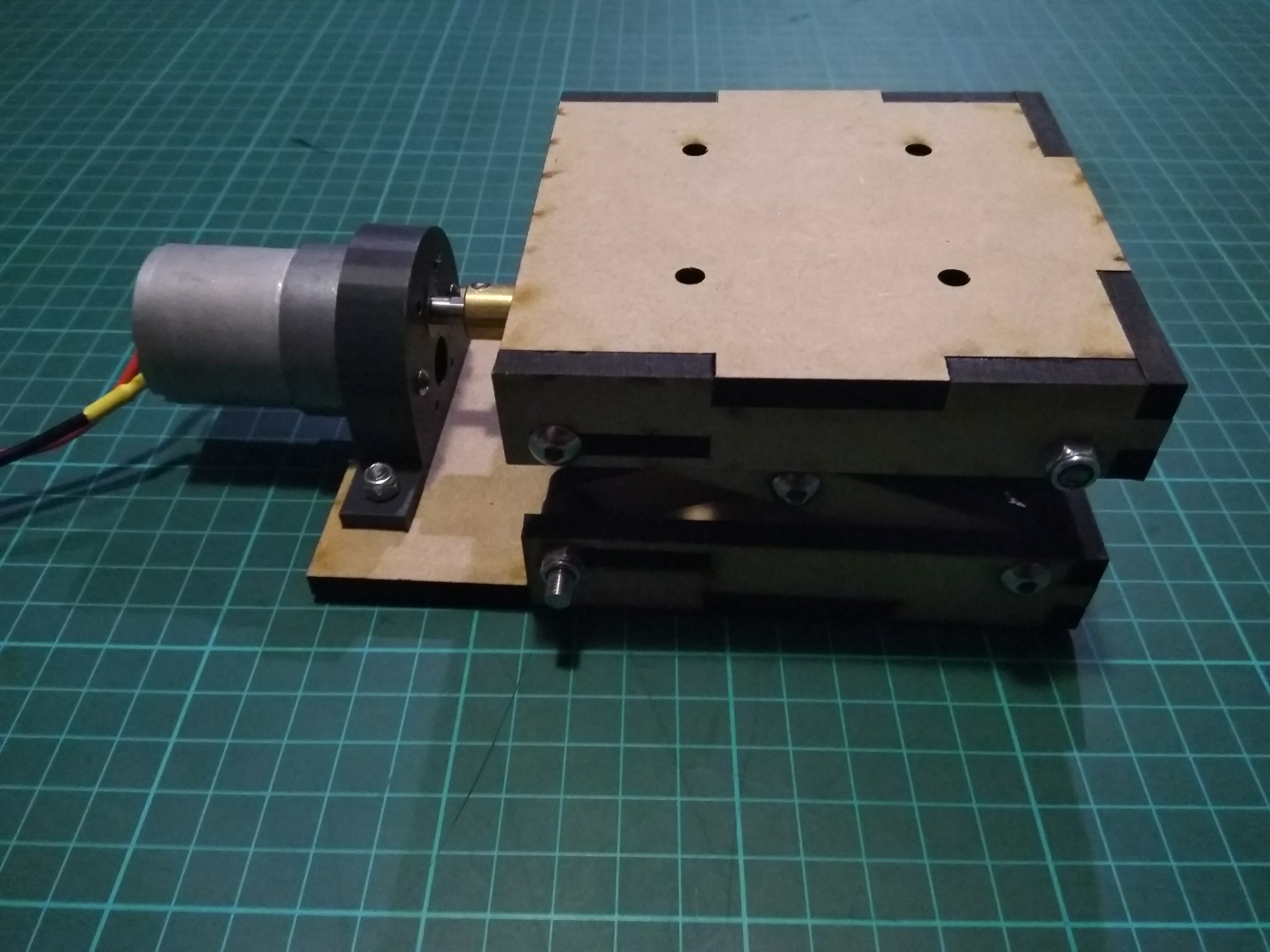 Scissor lift mechanism