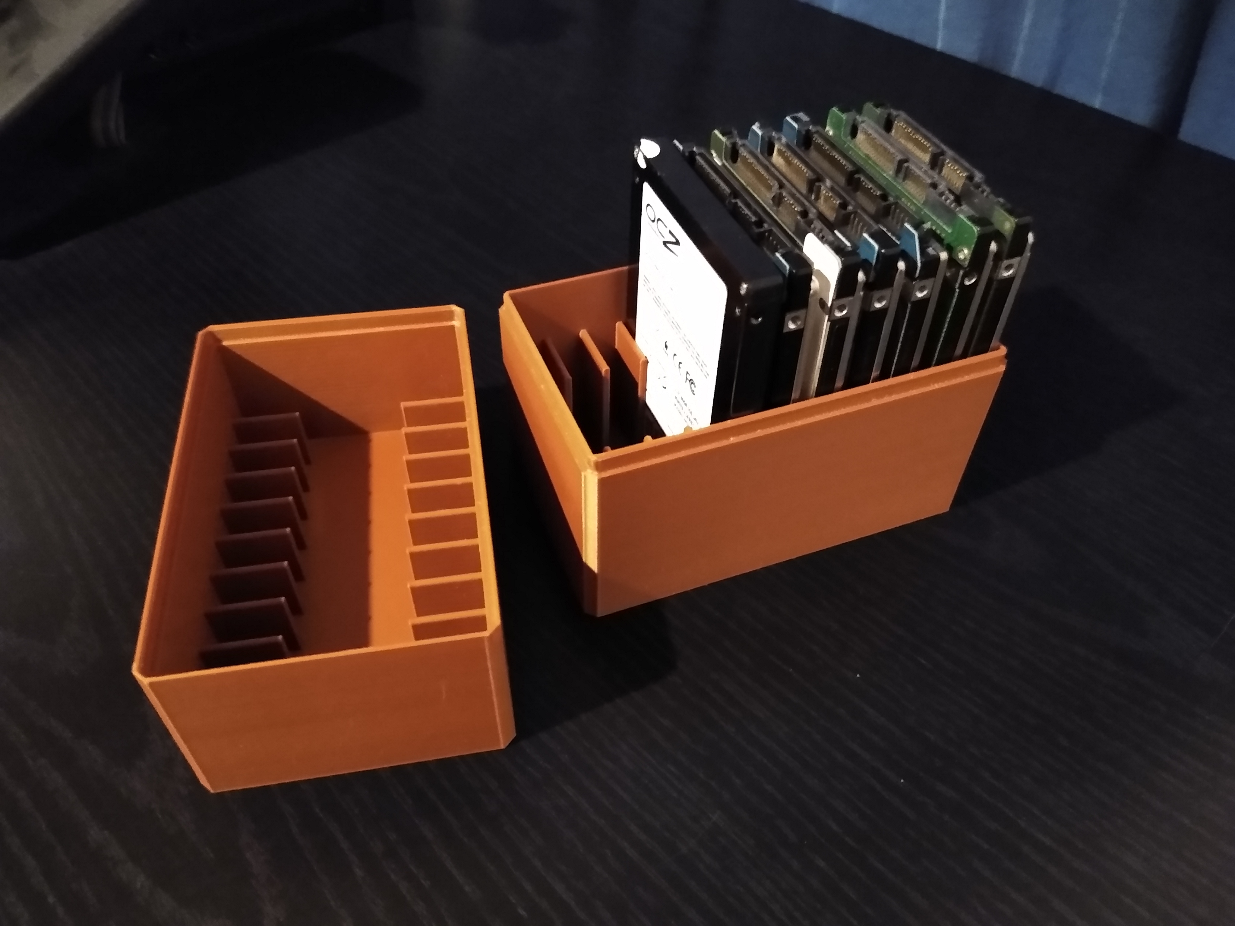 Box for 10x 2.5" Hard Drives