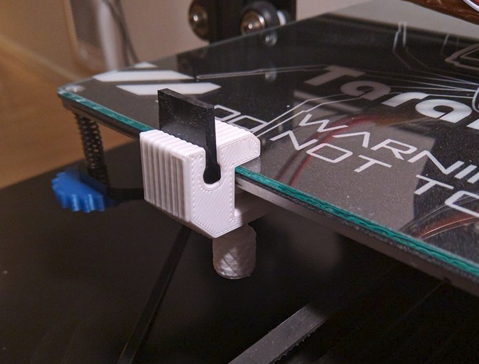 Nozzle cleaner clamp