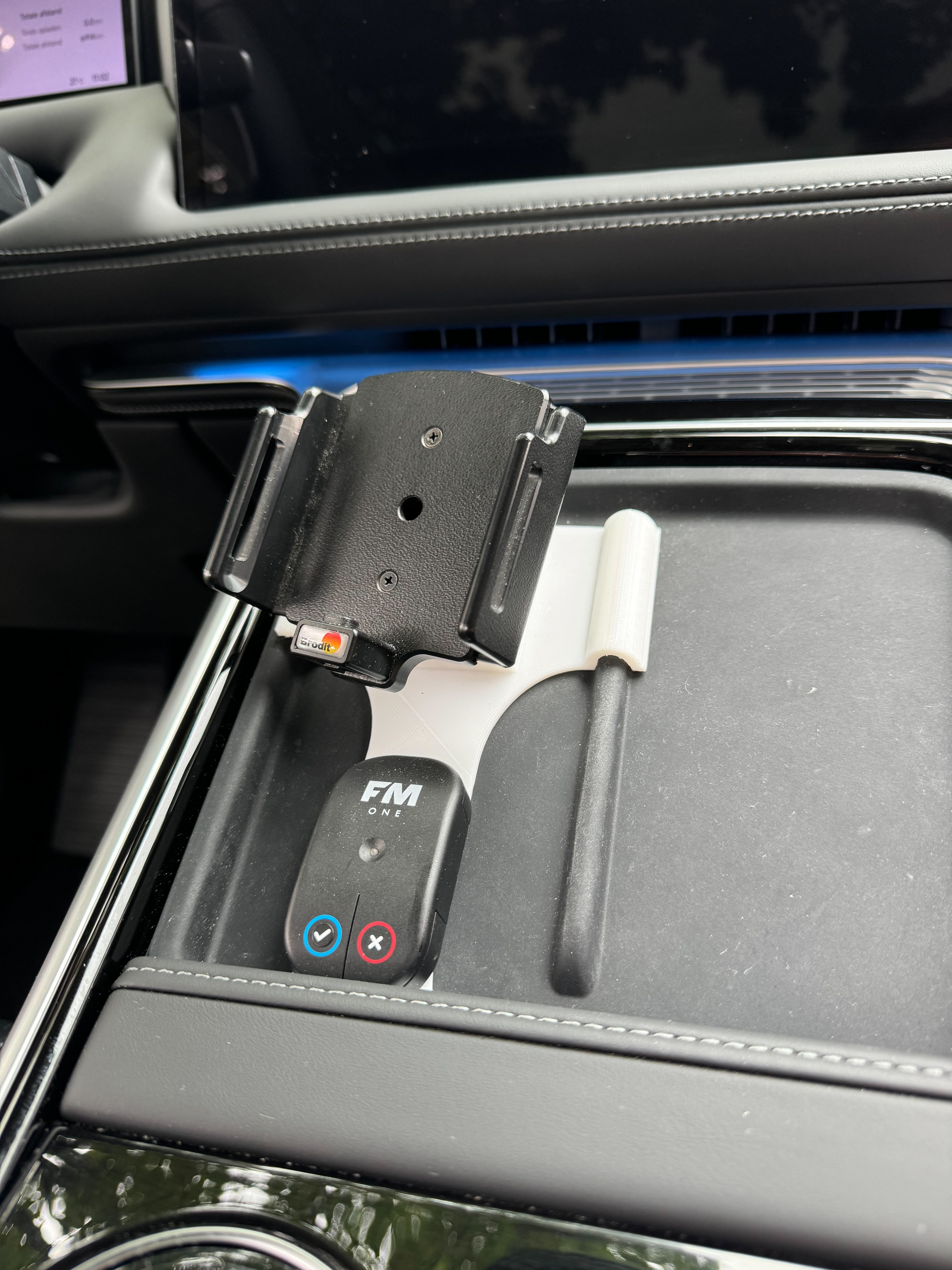 Xpeng G9 Brodit Phone holder base